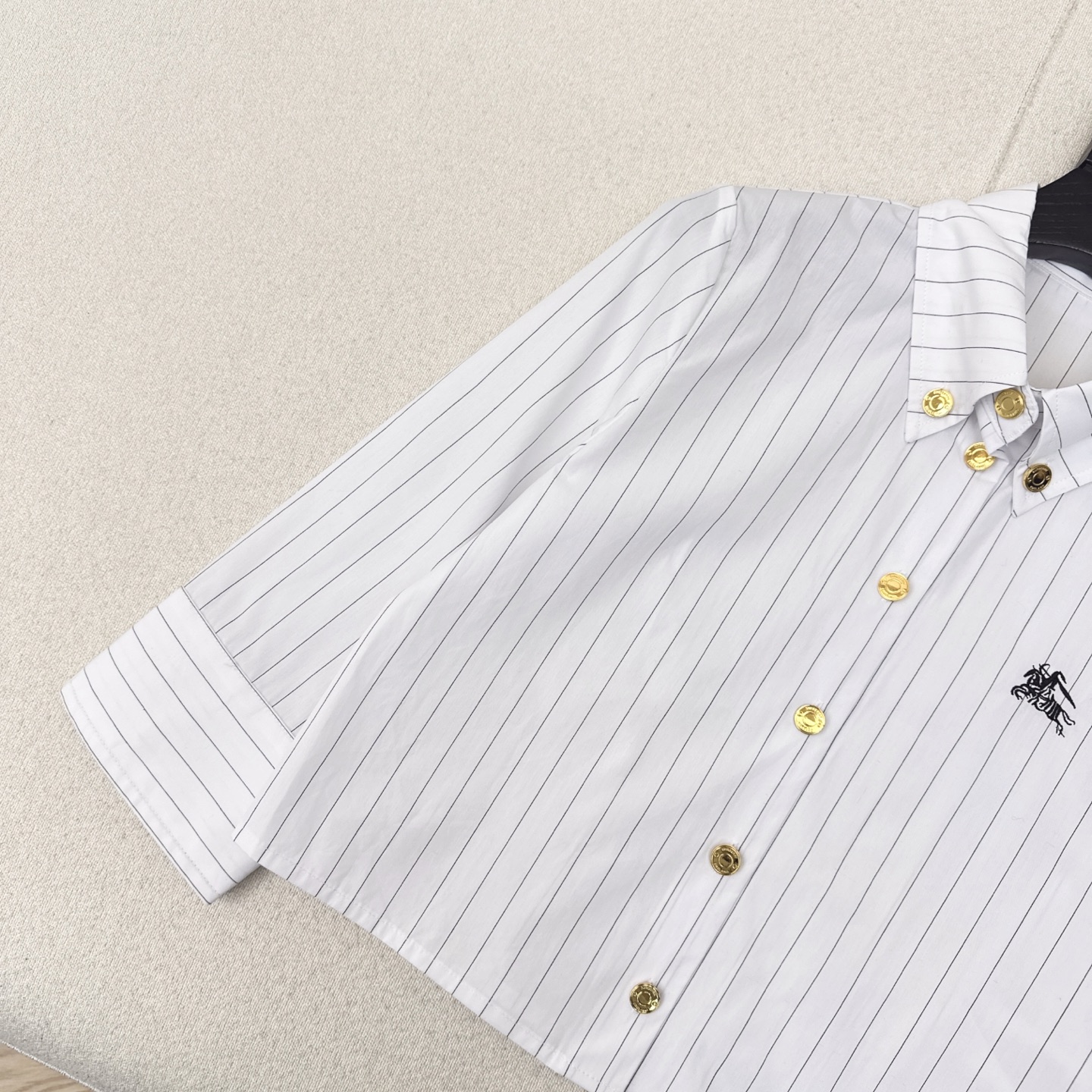 Burberry 25SS Black and White Striped Cropped Shirt 3/4 Sleeve 6 i1746159892765 1069 0 4