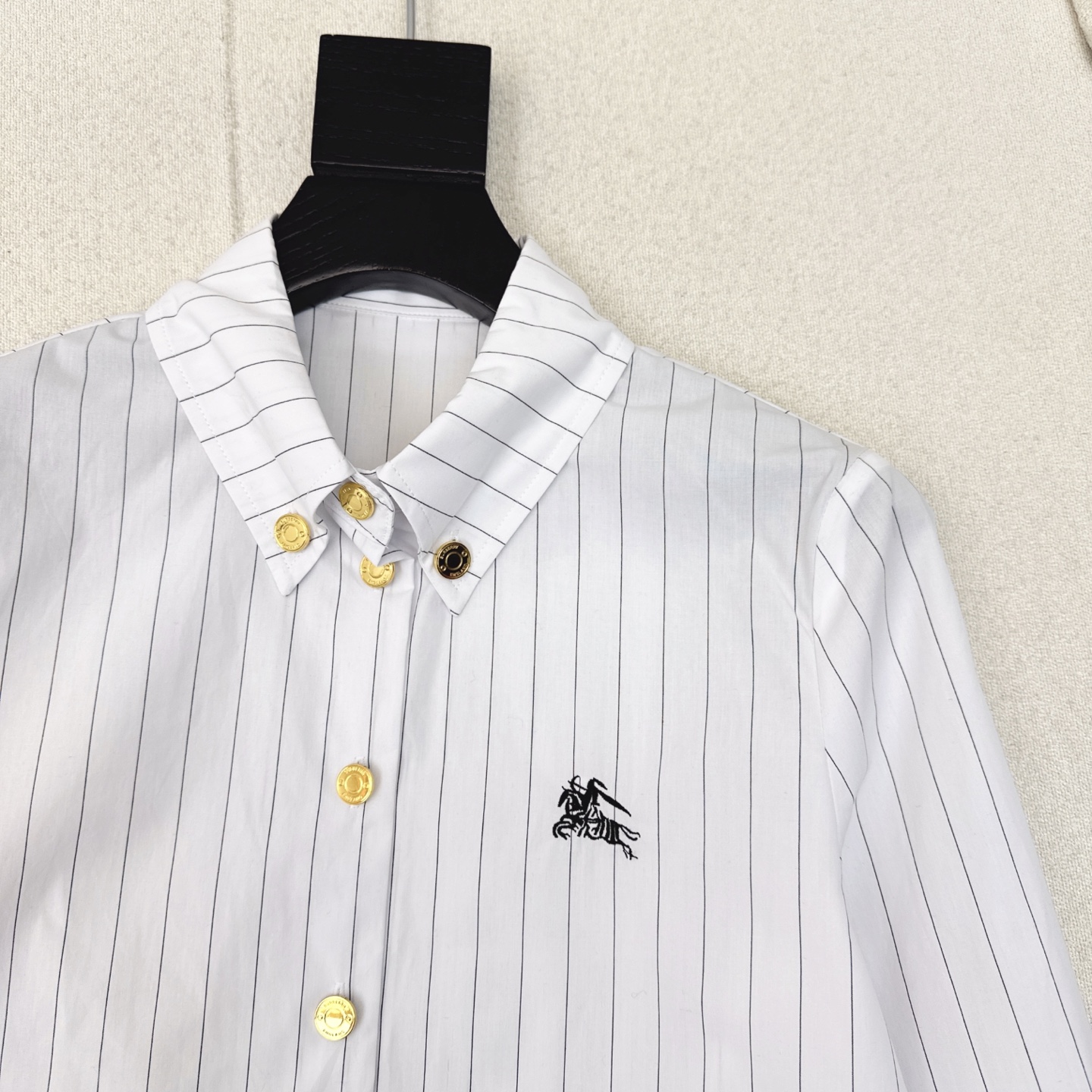 Burberry 25SS Black and White Striped Cropped Shirt 3/4 Sleeve 5 i1746159893777 6817 0 3