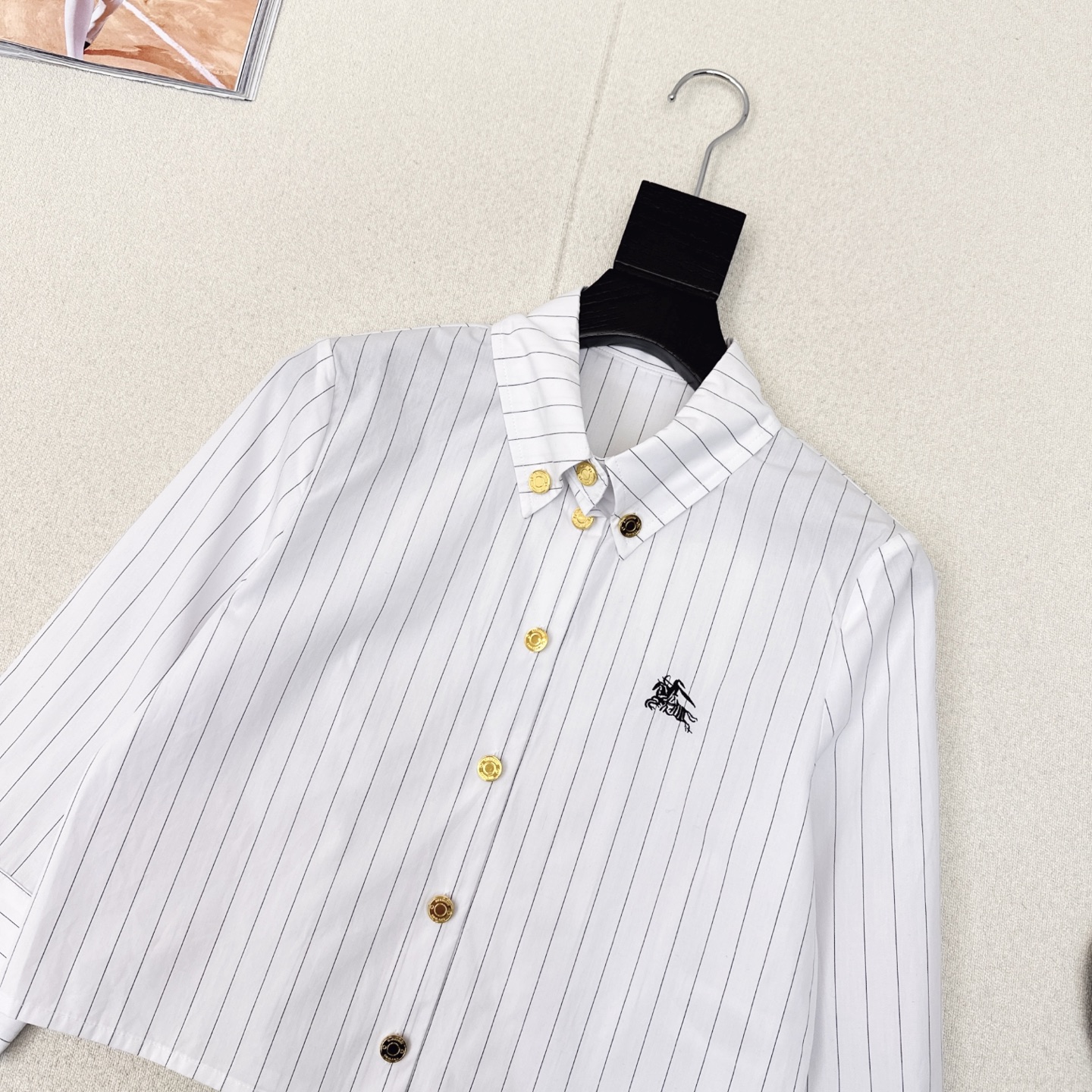 Burberry 25SS Black and White Striped Cropped Shirt 3/4 Sleeve 3 i1746159893817 9384 0 1