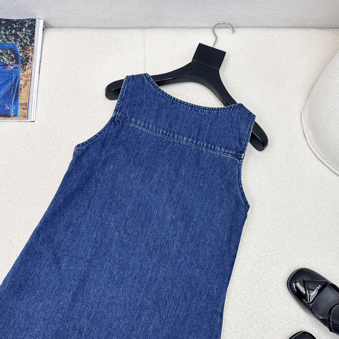 特价🉐️ ❗️现货齐码❗️不退不换❗️重磅款～VLTN 25Ss————春夏最新款可拆卸鸵鸟毛拼接牛仔小