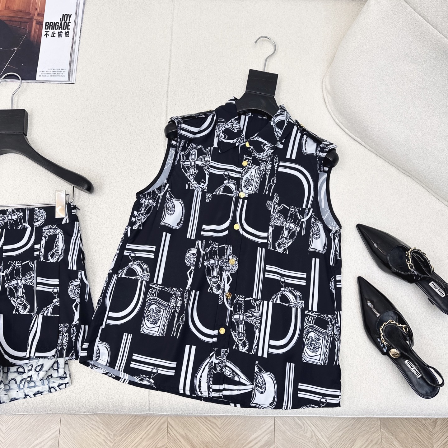 Burberry Sleeveless Printed Blouse - Lightweight Chiffon Blend, Summer Style 2 i1746768651690 1239 0 0