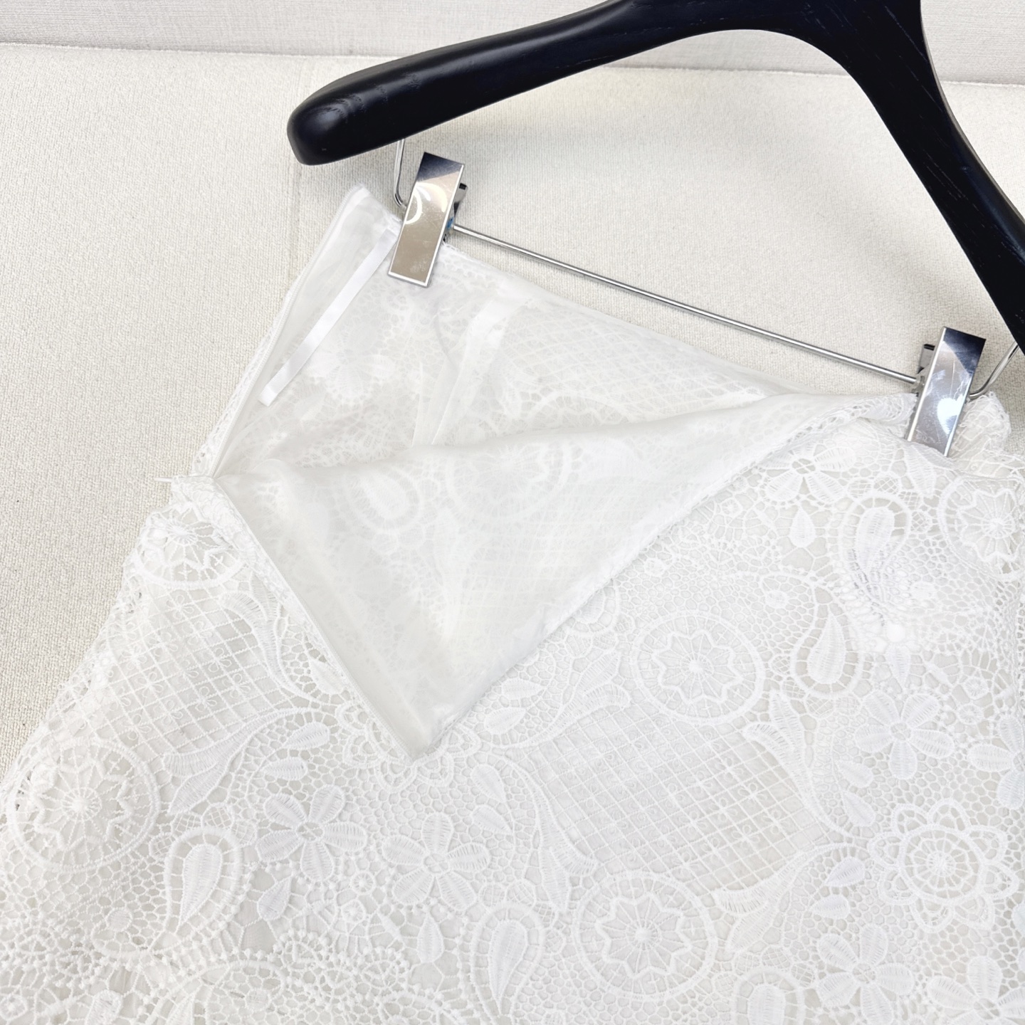 “Stylish Parisian Summer Suit: Miu 25Ss Female Collection with Water Solucose Lace” - 图片 7