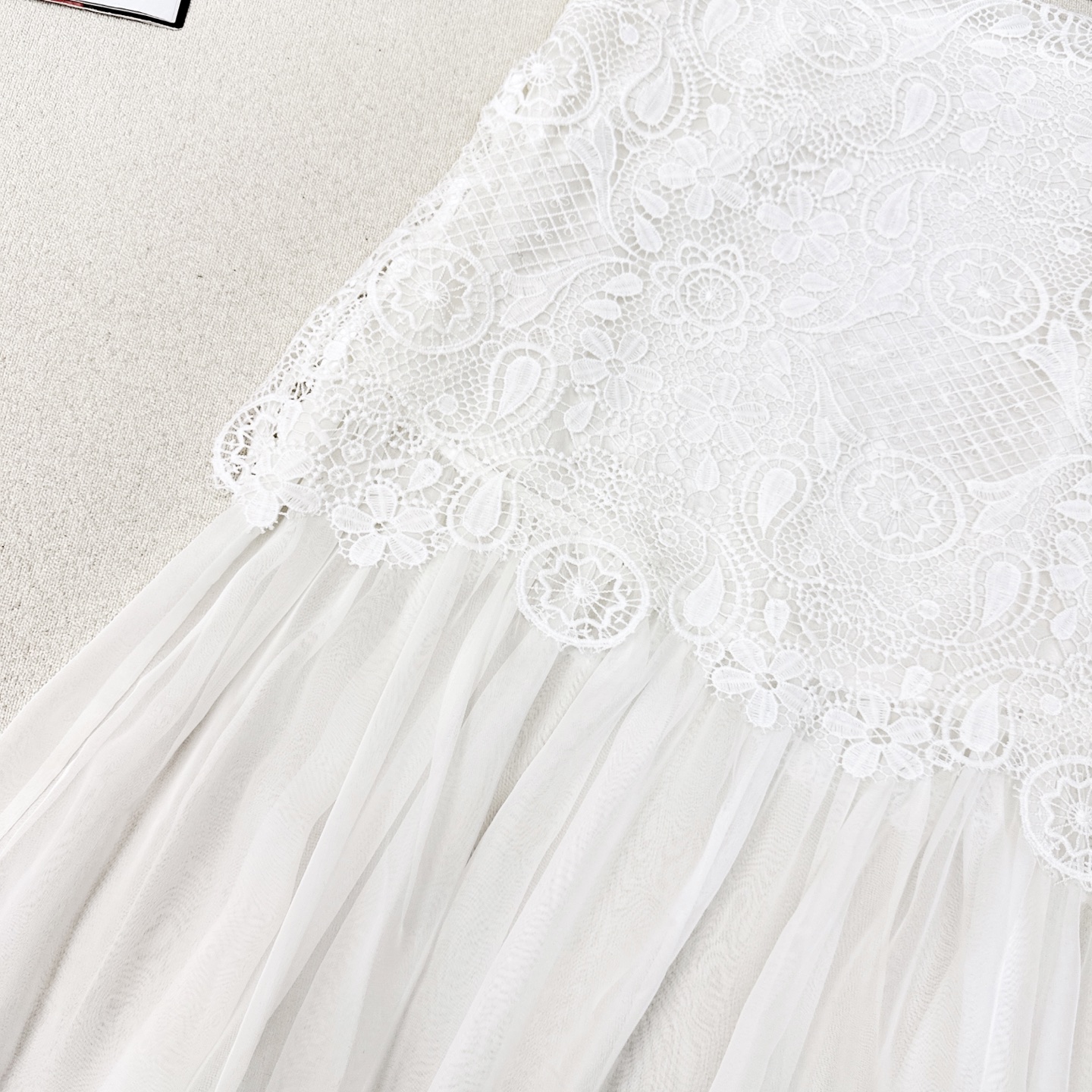 “Stylish Parisian Summer Suit: Miu 25Ss Female Collection with Water Solucose Lace” - 图片 5