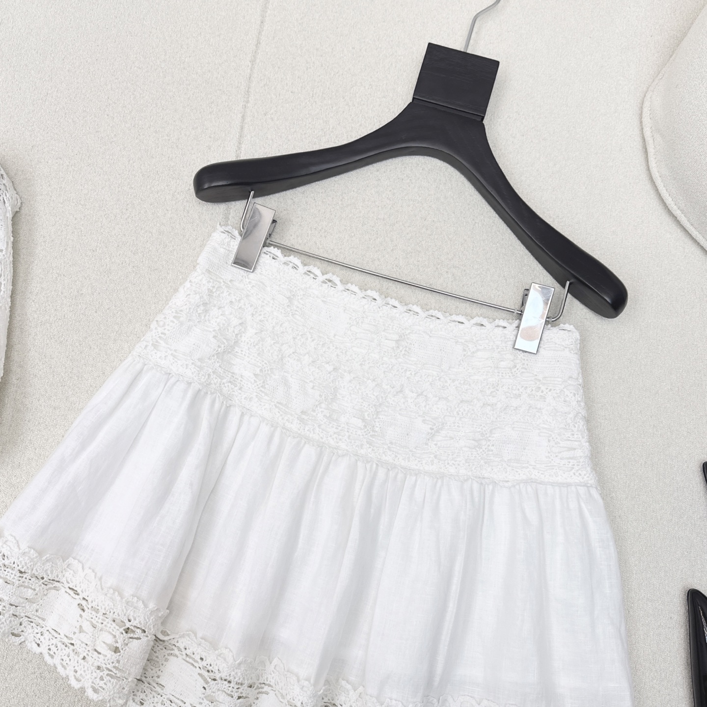 特价🉐️ ❗️现货齐码❗️不退不换❗️Miu 25Ss————春夏最新款法式浪漫清纯半裙🤍镂空水溶蕾丝拼