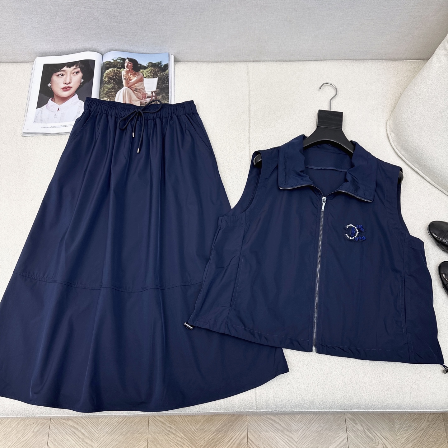 “Spring and Summer Sports Girl Fashion: Fun Nilon Suit, Horse Armor Coat” - 图片 3