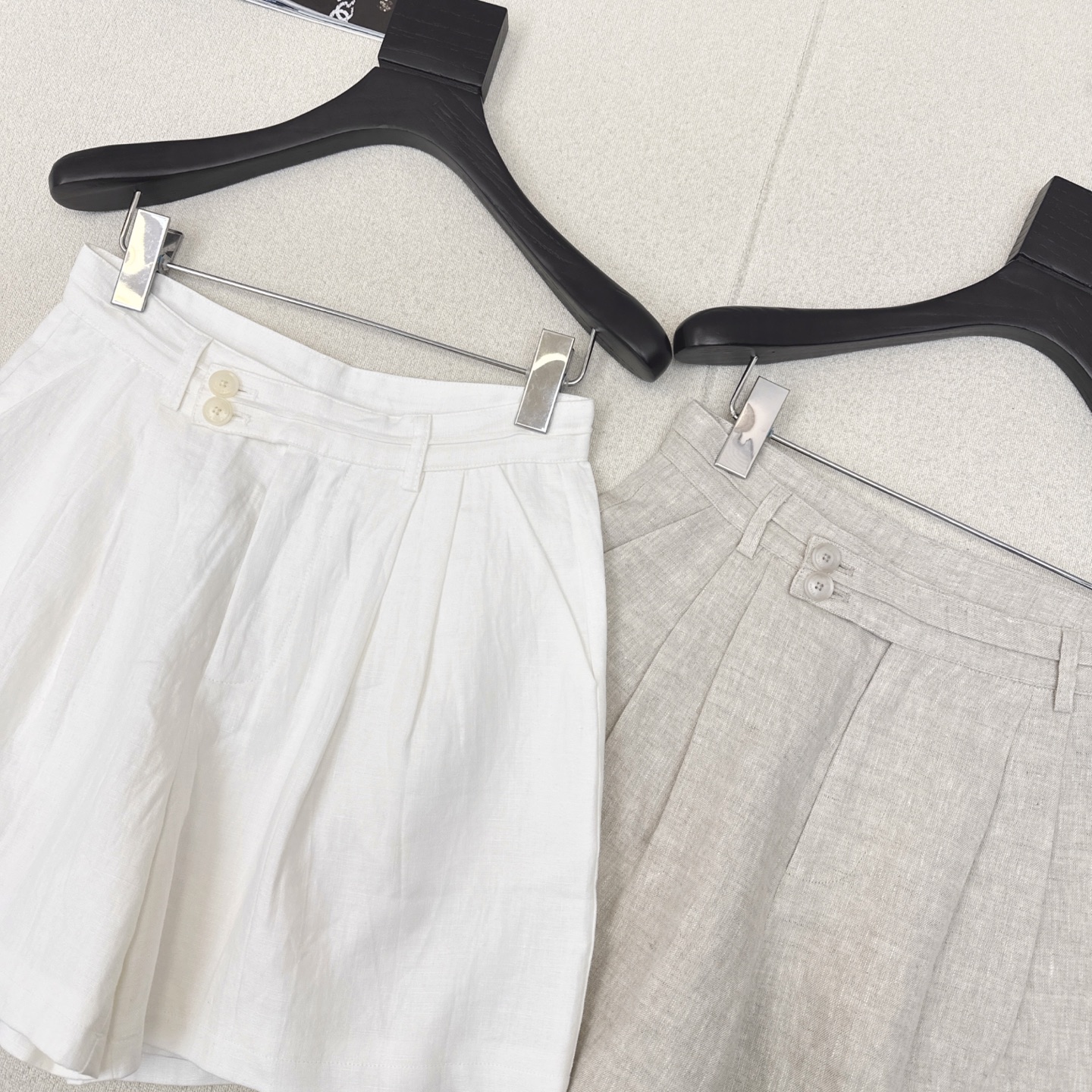 特价🉐️❗️SM❗️不退不换❗️优雅高级感 LP Ss———春夏最新款logo刺绣装饰套装 🤍马甲上衣+