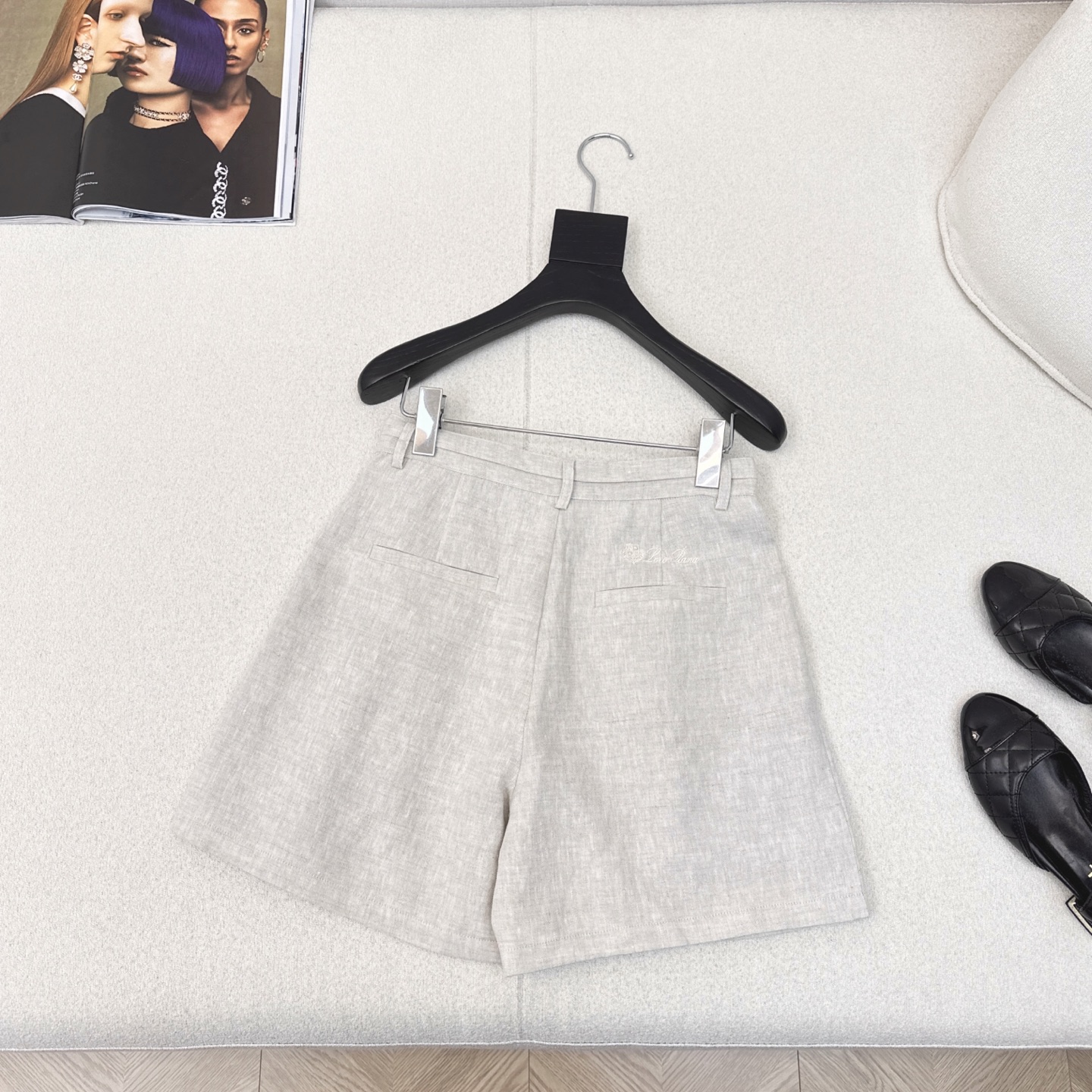 特价🉐️❗️SM❗️不退不换❗️优雅高级感 LP Ss———春夏最新款logo刺绣装饰套装 🤍马甲上衣+