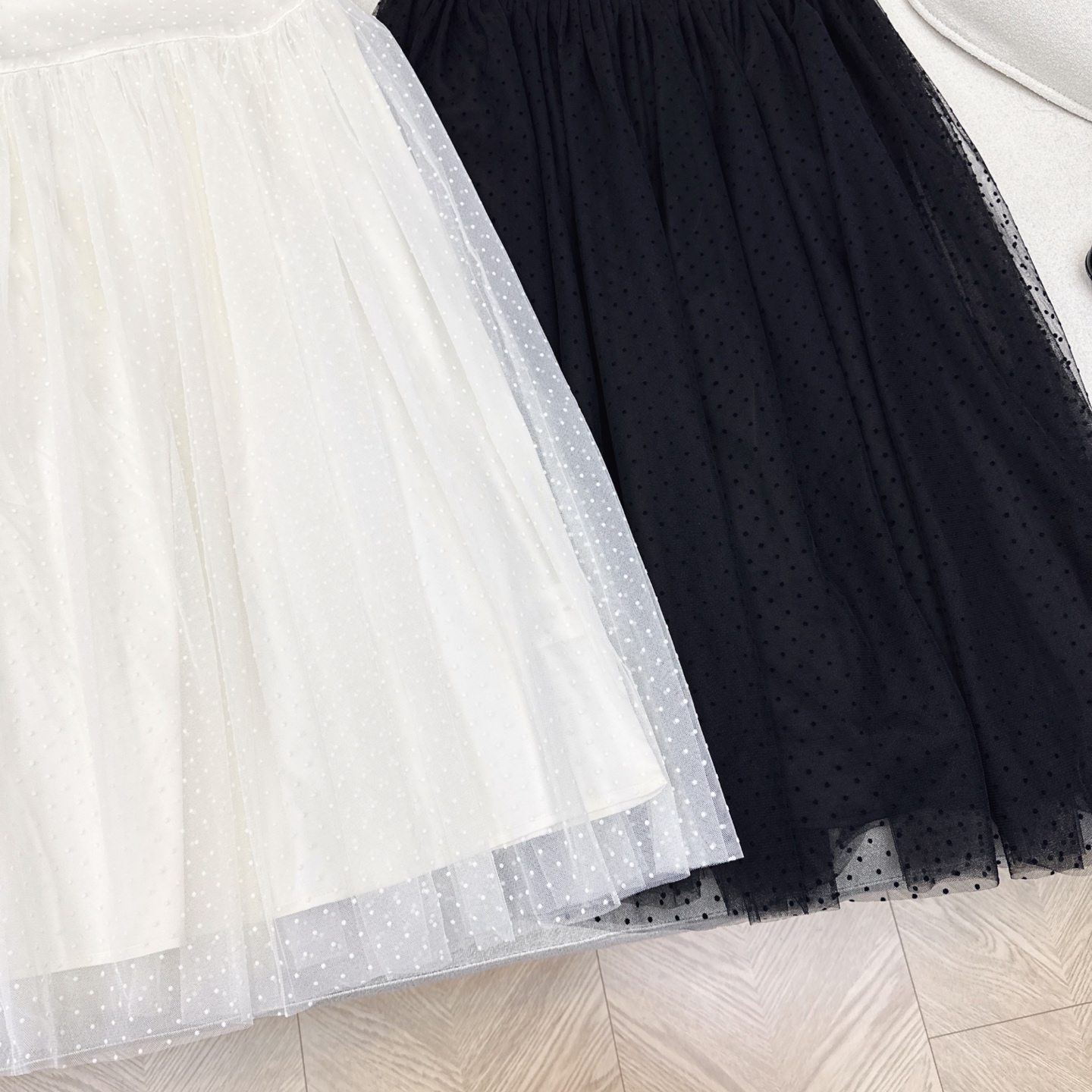 Elegant Polka Dot Mesh Pleated Skirt - Timeless Style, Versatile Fashion 5 i1749096849741 1537 0 3