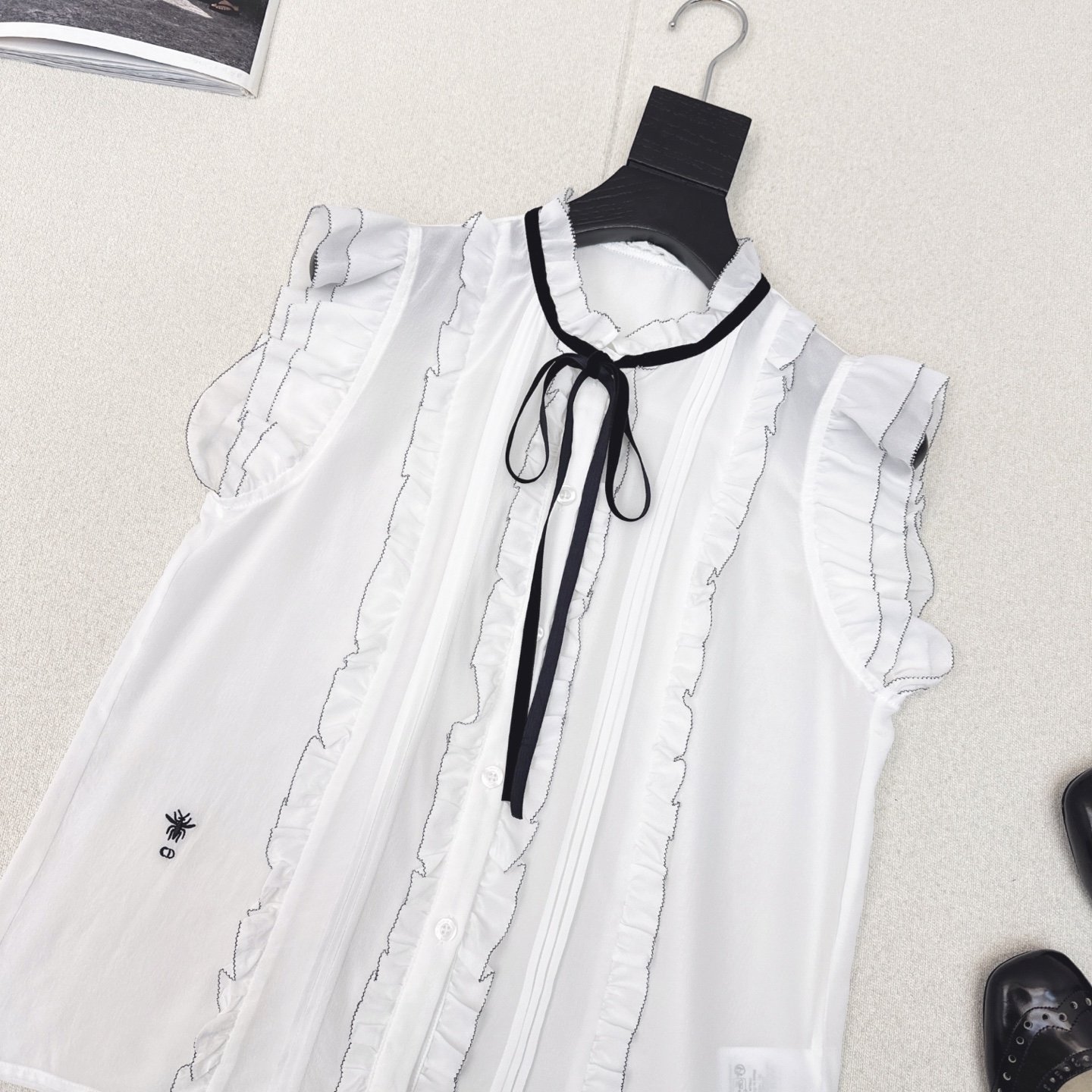 Black Velvet Sleeveless Silk Shirt with Lace Trim - Elegant & Luxurious 3 i1749097081006 6251 0 1