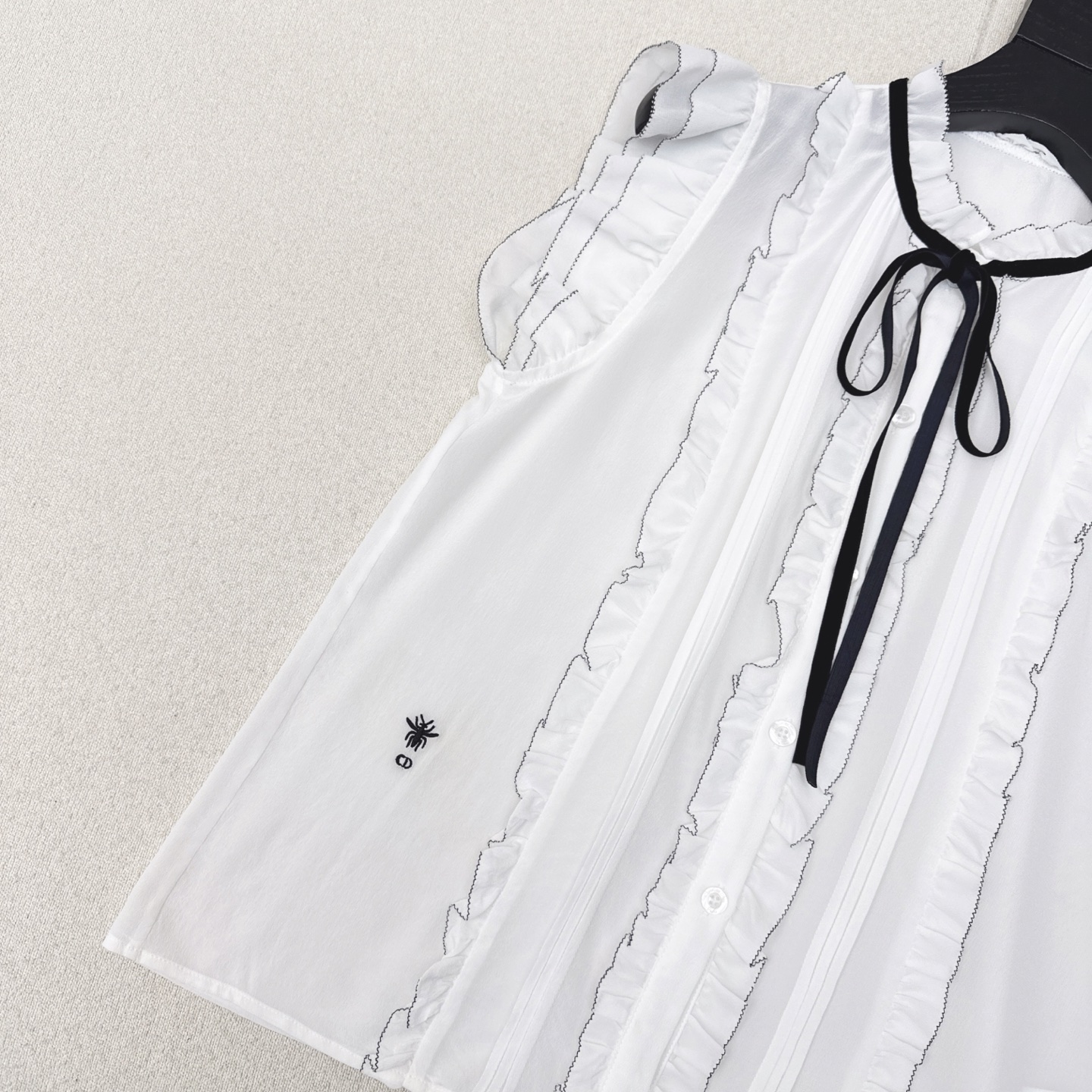Black Velvet Sleeveless Silk Shirt with Lace Trim - Elegant & Luxurious 6 i1749097081074 821 0 4