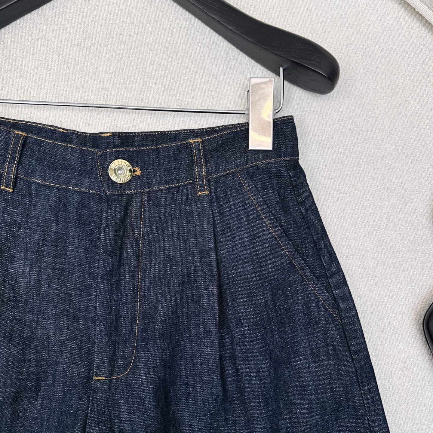 特价🉐️❗️现货齐码❗️不退不换❗️时髦率性 Bv 25Ss————春夏最新款牛仔套装🖤定制轻薄牛仔面料