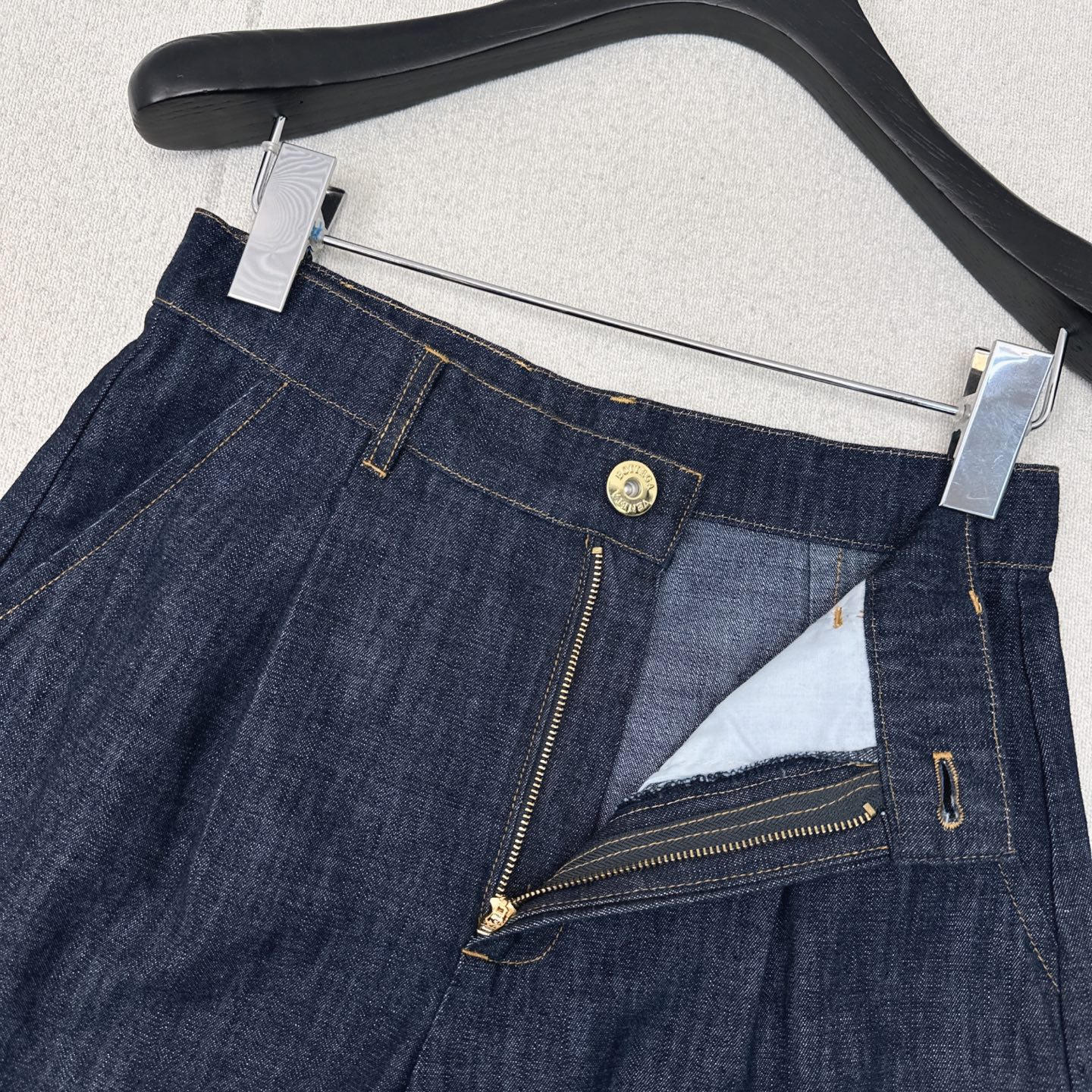 特价🉐️❗️现货齐码❗️不退不换❗️时髦率性 Bv 25Ss————春夏最新款牛仔套装🖤定制轻薄牛仔面料