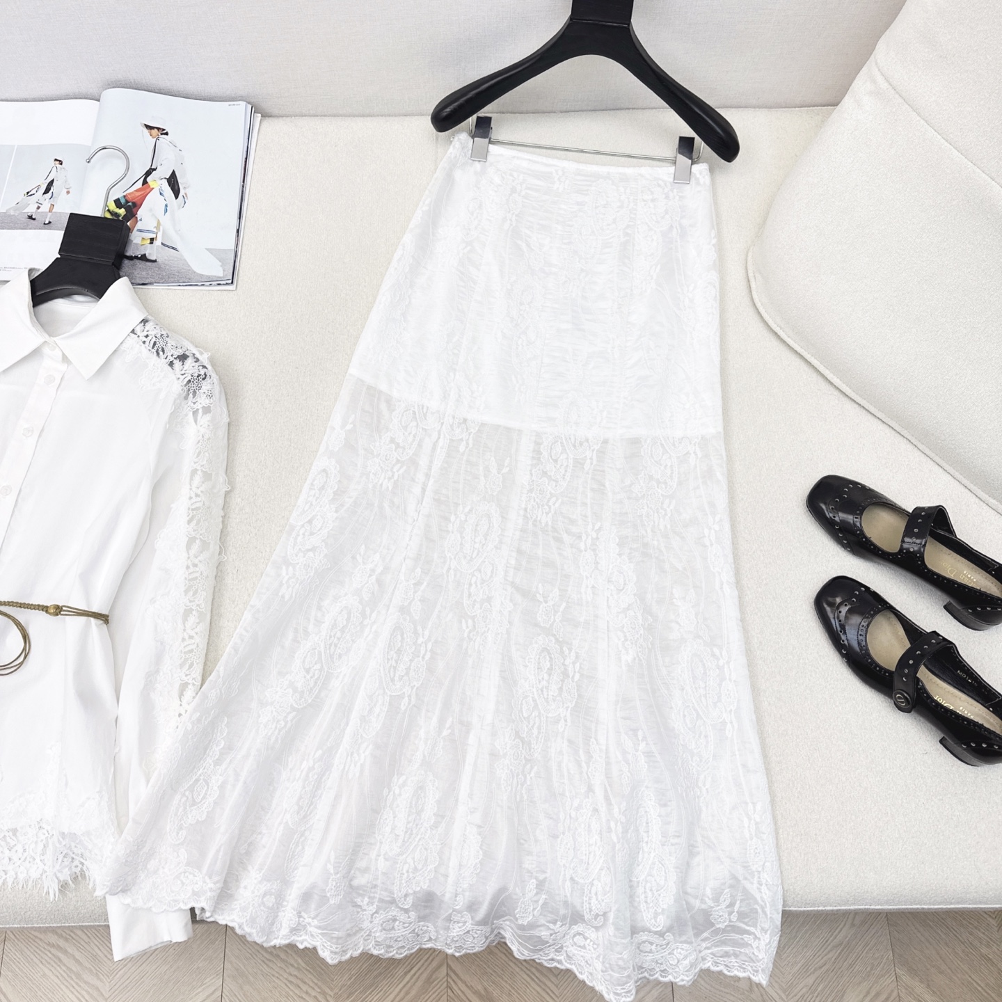 特价🉐️❗️SM❗️不退不换❗️优雅一套搭配 Es 25Ss————春夏最新款镂空刺绣蕾丝面料套装 🤍花