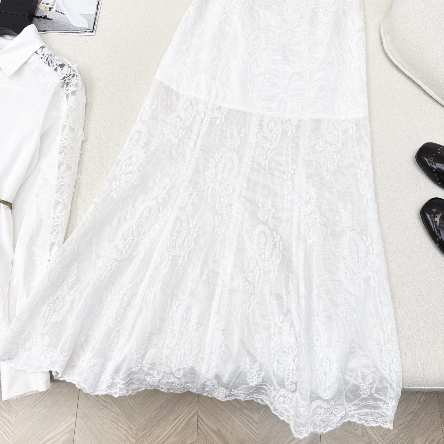 特价🉐️❗️SM❗️不退不换❗️优雅一套搭配 Es 25Ss————春夏最新款镂空刺绣蕾丝面料套装 🤍花