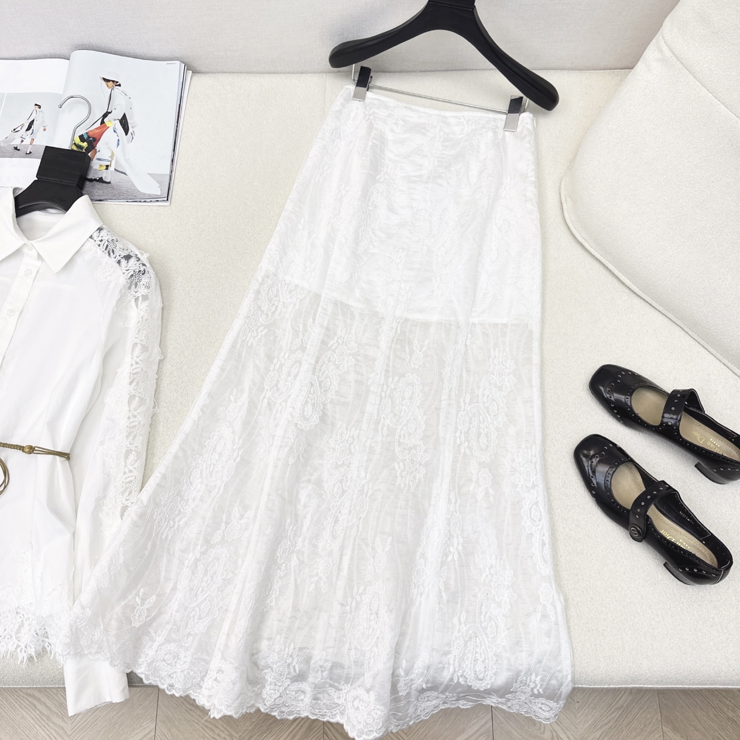 特价🉐️❗️SM❗️不退不换❗️优雅一套搭配 Es 25Ss————春夏最新款镂空刺绣蕾丝面料套装 🤍花