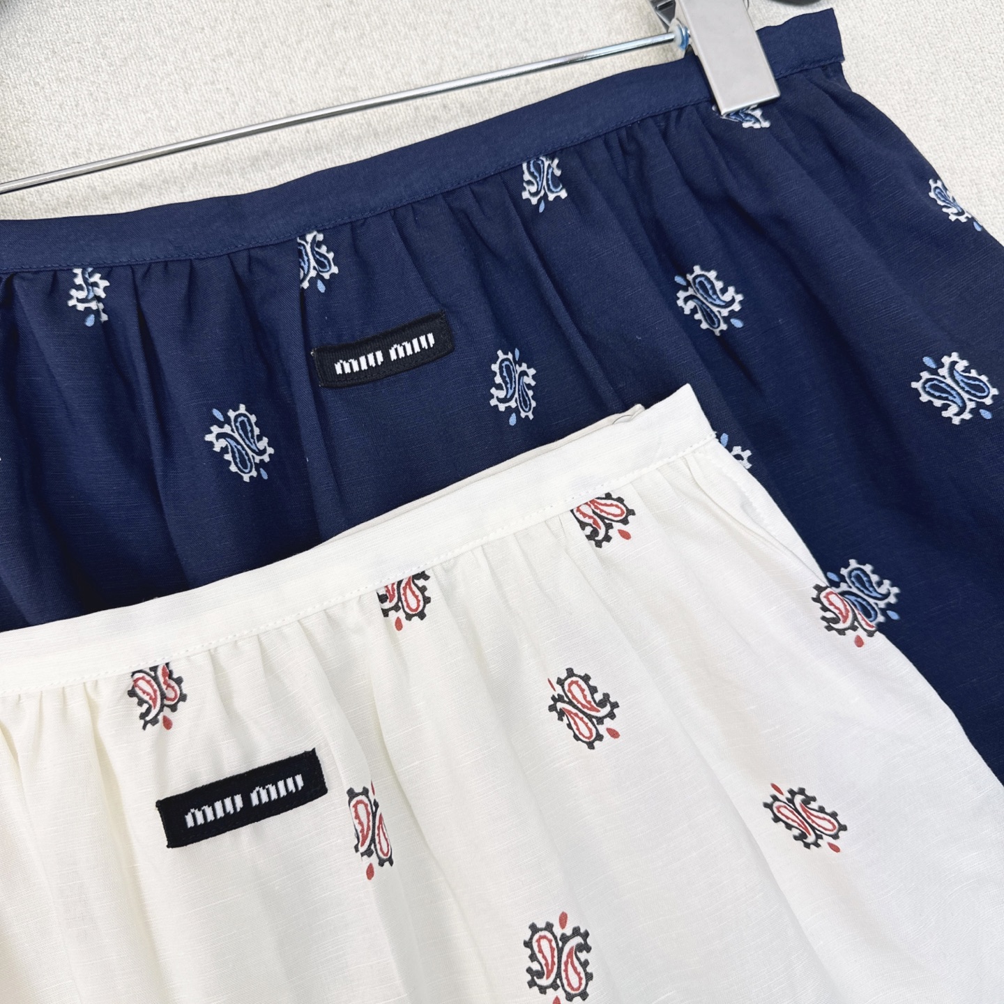 特价🉐️❗️现货齐码❗️不退不换❗️复古波西米亚 Miu 25Ss————春夏最新款复古腰果花印花套装🖤