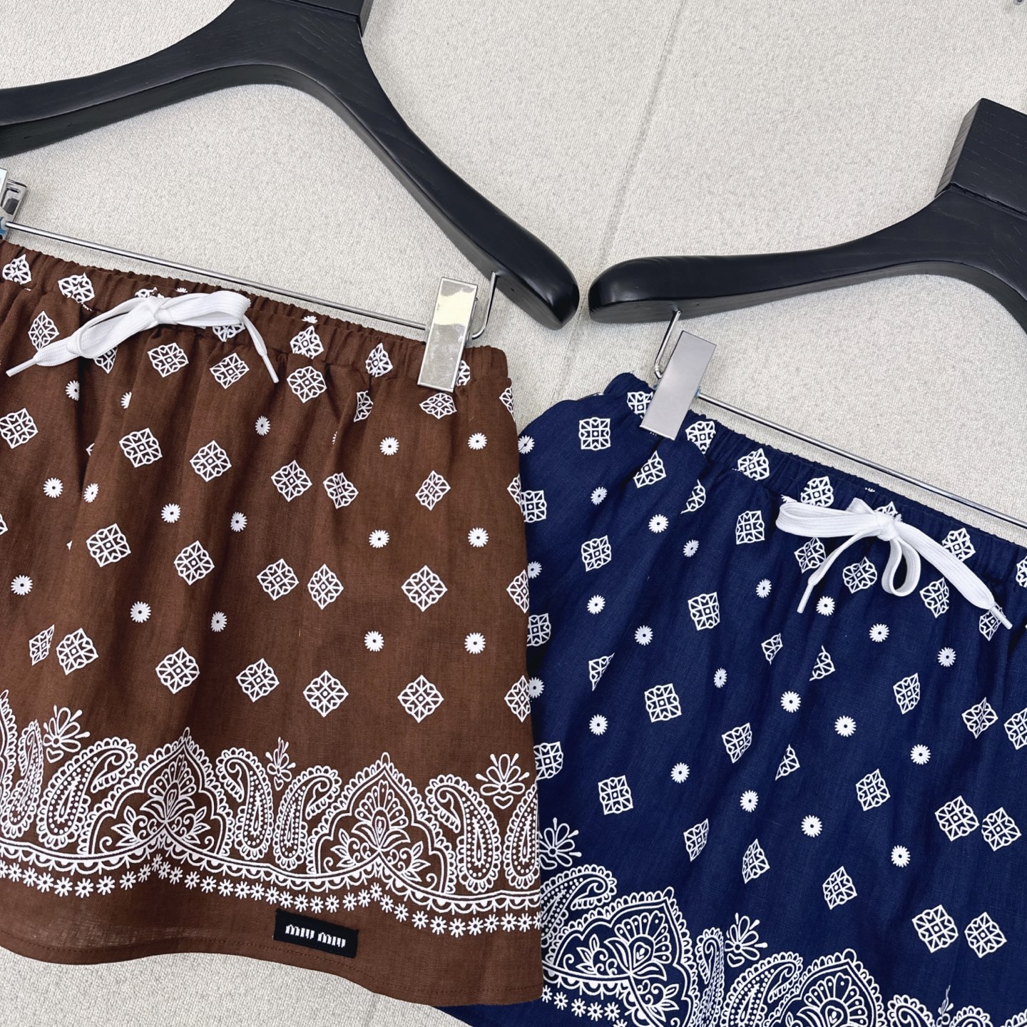 特价🉐️❗️现货齐码❗️不退不换❗️复古波西米亚 Miu 25Ss————春夏最新款复古腰果花印花套装🖤