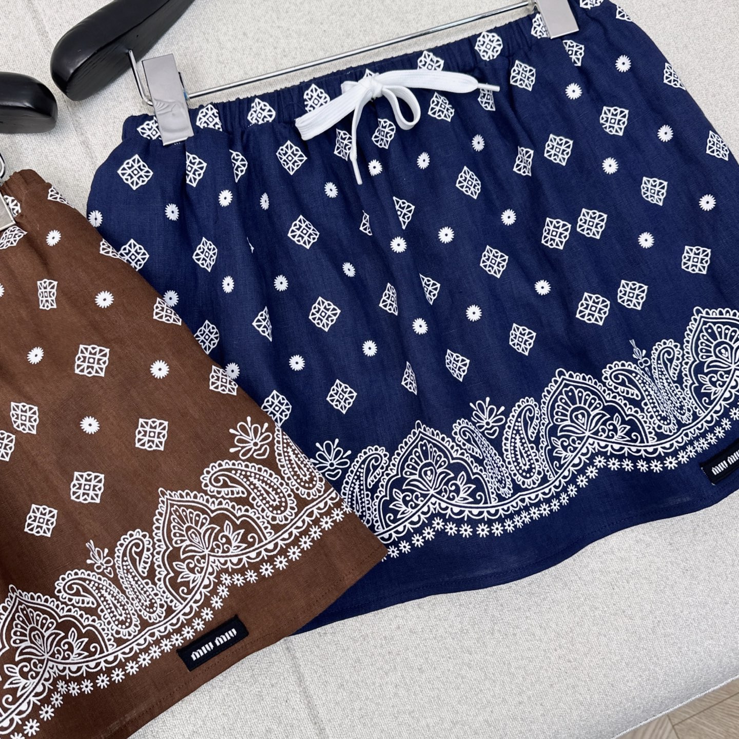 特价🉐️❗️现货齐码❗️不退不换❗️复古波西米亚 Miu 25Ss————春夏最新款复古腰果花印花套装🖤