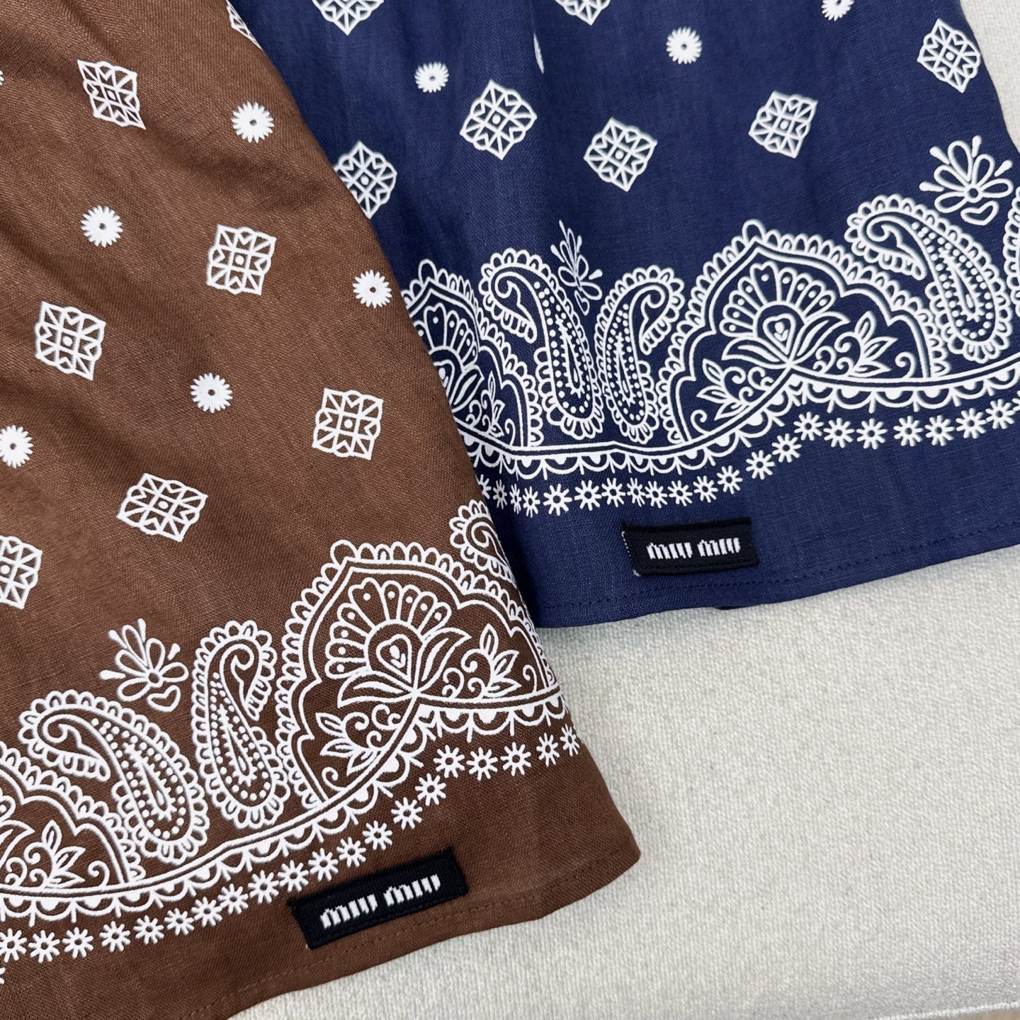 特价🉐️❗️现货齐码❗️不退不换❗️复古波西米亚 Miu 25Ss————春夏最新款复古腰果花印花套装🖤