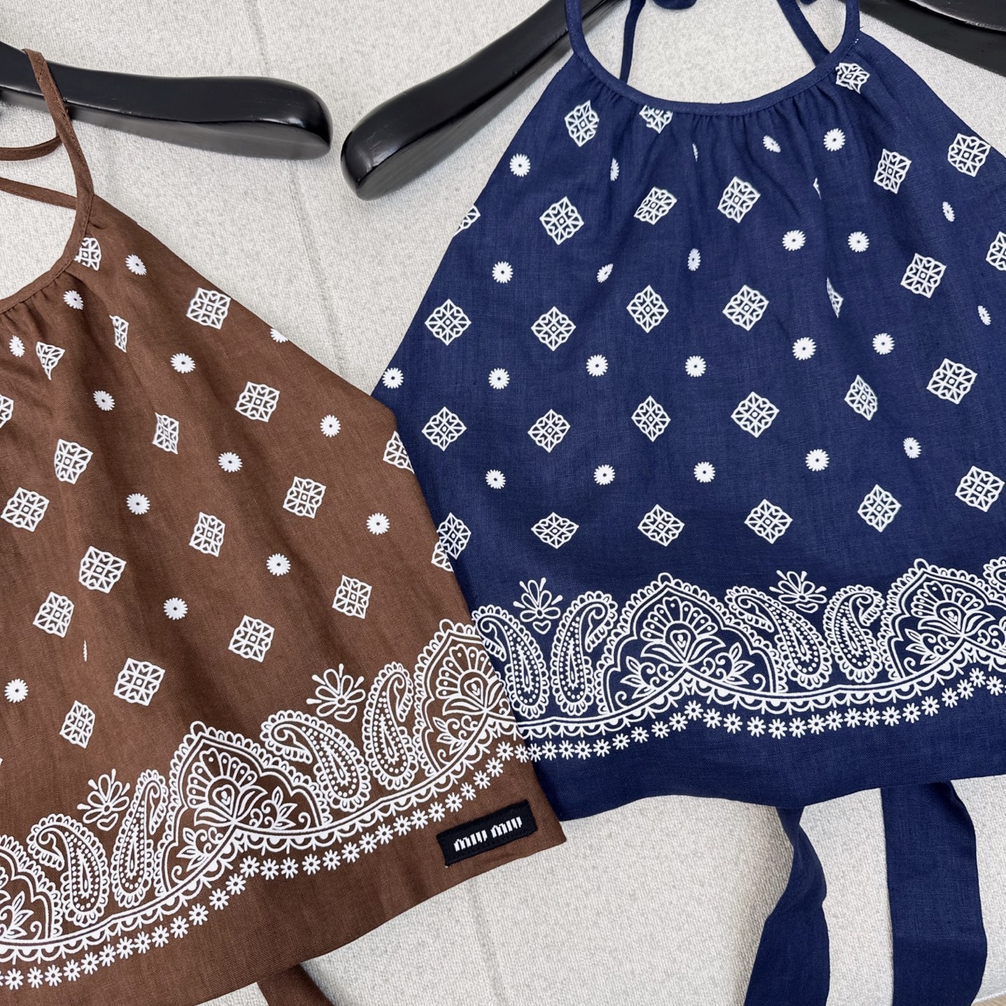 特价🉐️❗️现货齐码❗️不退不换❗️复古波西米亚 Miu 25Ss————春夏最新款复古腰果花印花吊带🖤