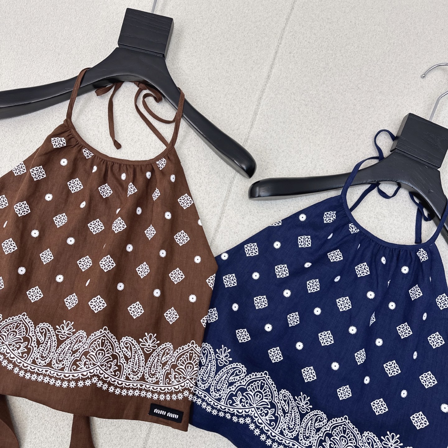 特价🉐️❗️现货齐码❗️不退不换❗️复古波西米亚 Miu 25Ss————春夏最新款复古腰果花印花吊带🖤