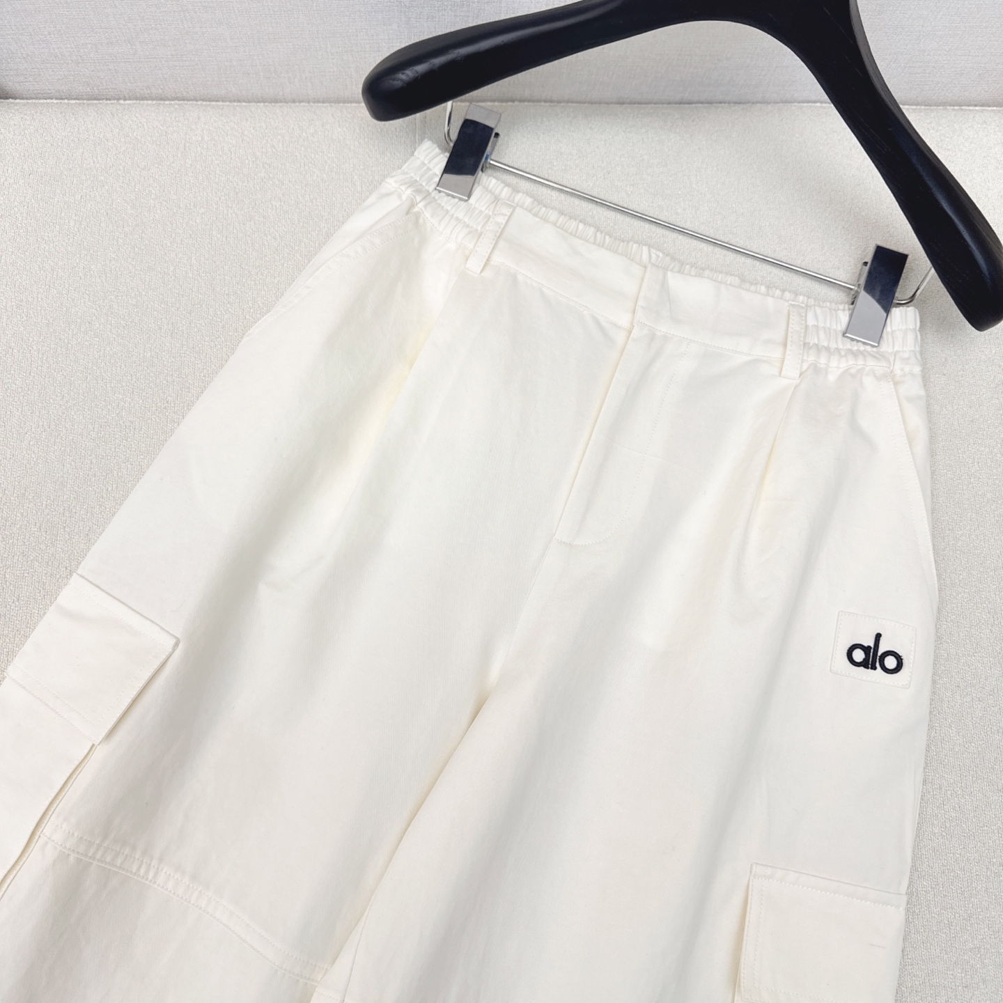 特价🉐️❗️现货齐码❗️不退不换❗️休闲必备款 Alo 25Ss————春夏最新款刺绣小徽章装饰休闲工装