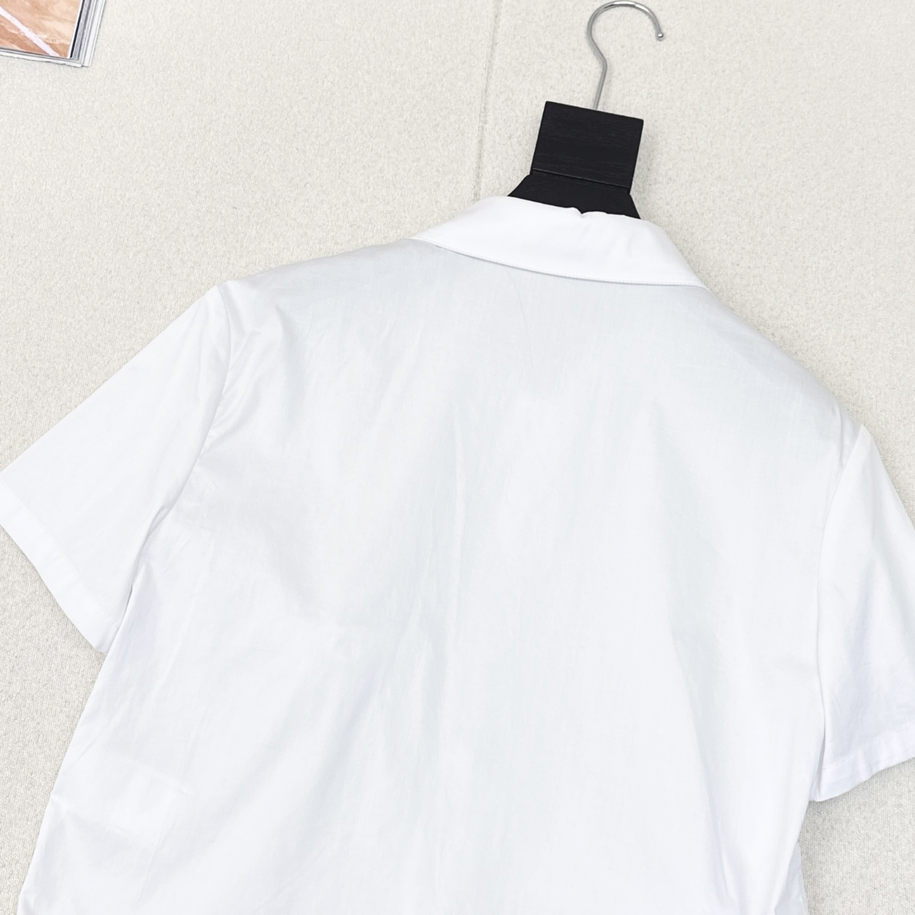 特价🉐️❗️现货齐码❗️不退不换❗️C家 25Ss———春夏最新款立体玫瑰花朵短袖衬衫🤍俏皮少女花朵精致