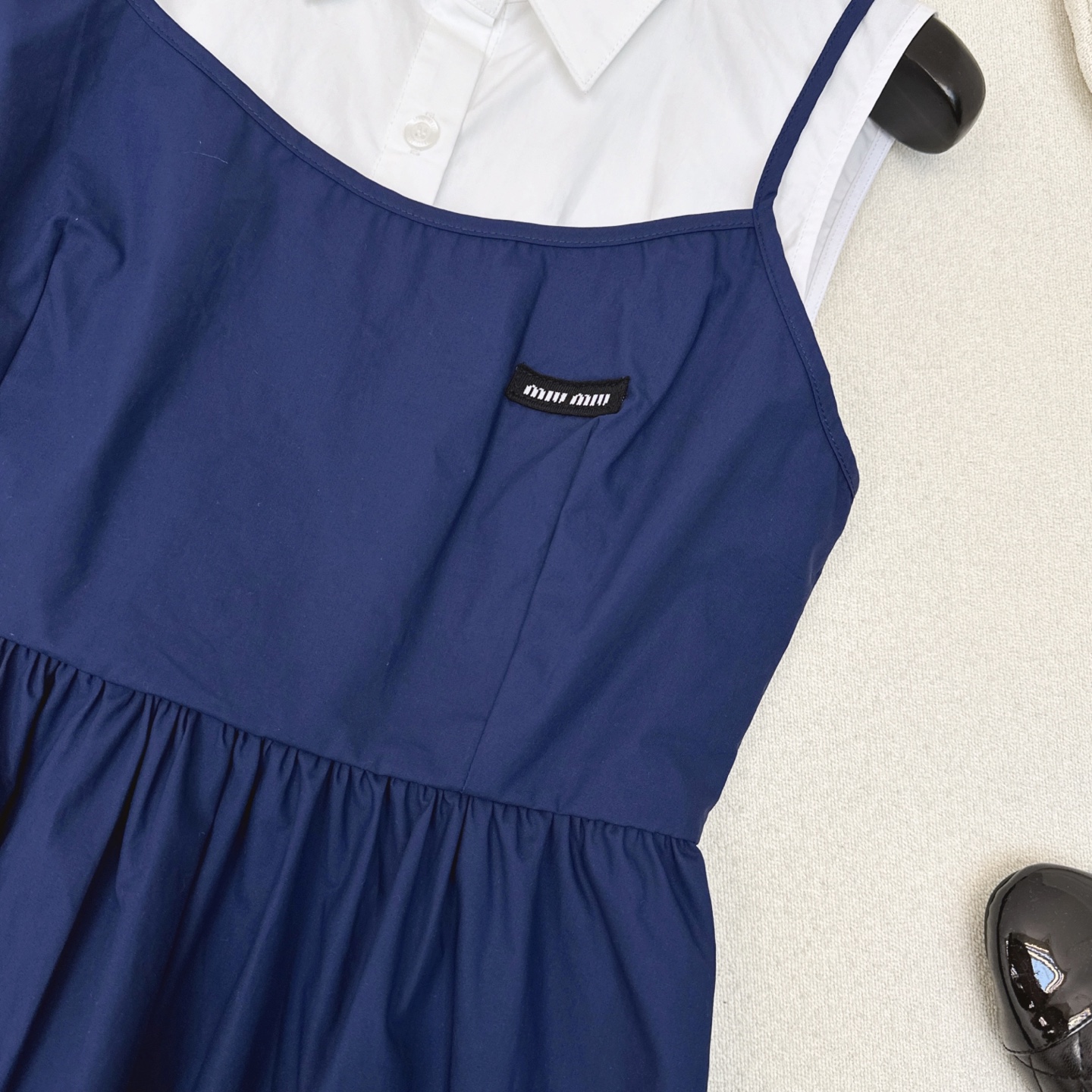 特价🉐️❗️现货齐码❗️不退不换❗️减龄缪式穿搭 Miu 25Ss————春夏最新款假两件设计衬式吊带连