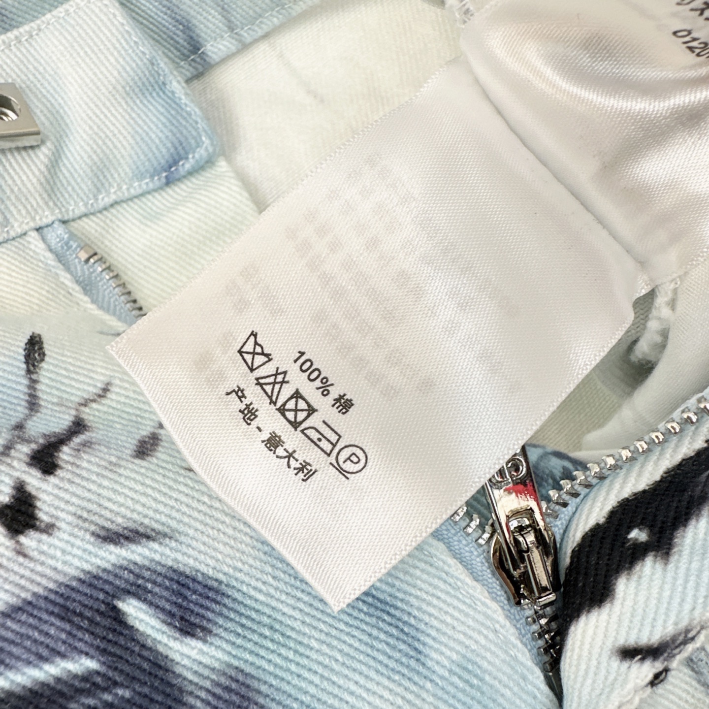 特价🉐️❗️现货齐码❗️不退不换❗️CD 25Ss————春夏最新款度假风印花牛仔短裤 💙度假印花丛林图