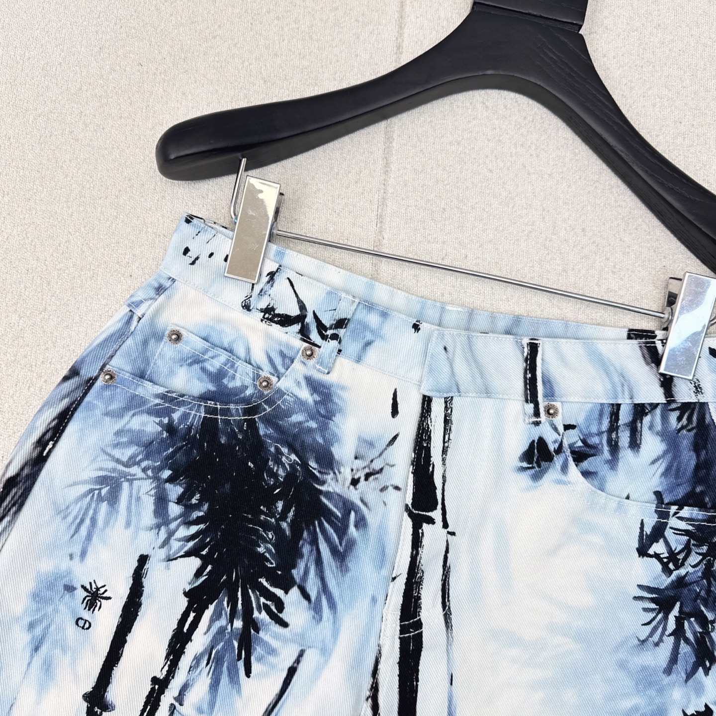 特价🉐️❗️现货齐码❗️不退不换❗️CD 25Ss————春夏最新款度假风印花牛仔短裤 💙度假印花丛林图