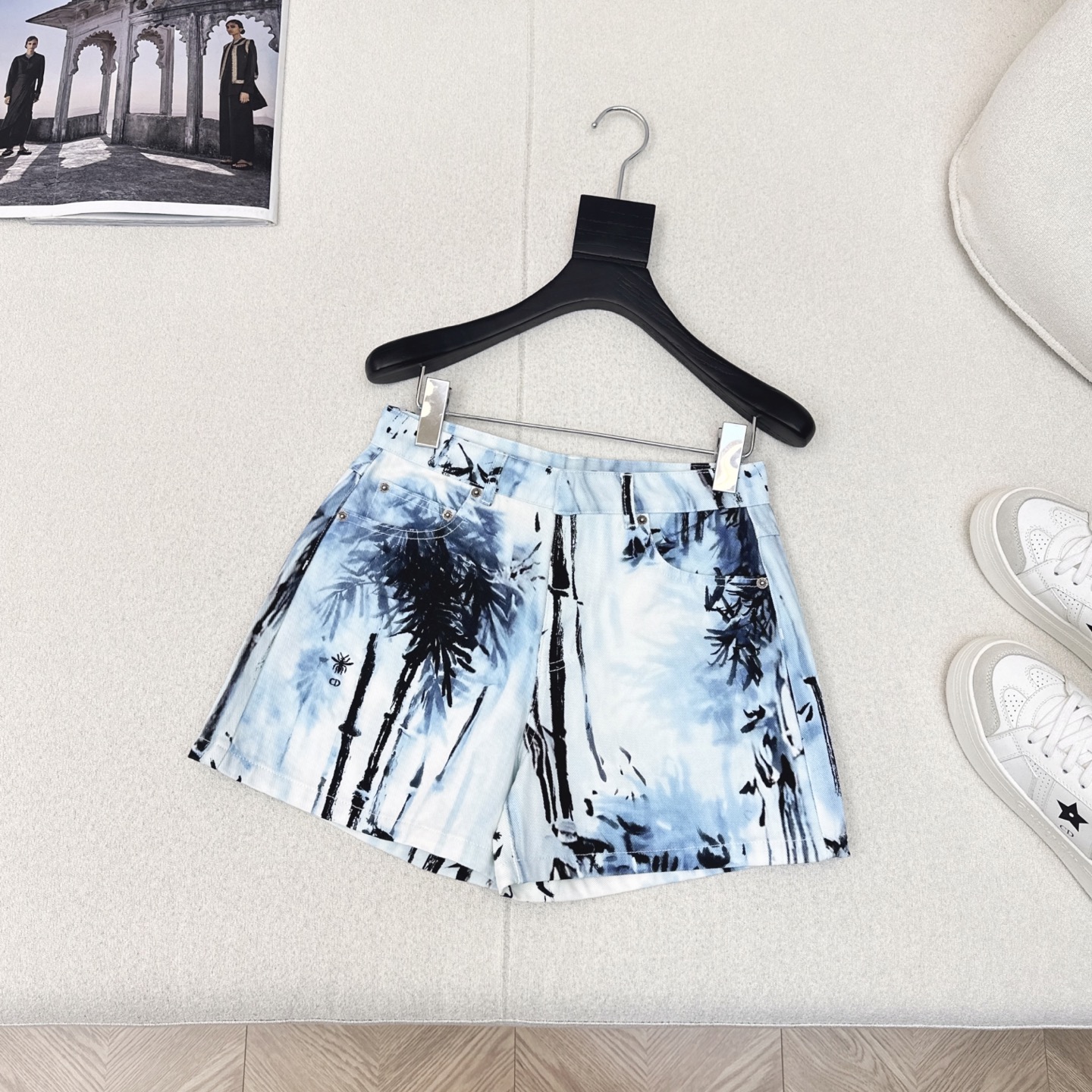 特价🉐️❗️现货齐码❗️不退不换❗️CD 25Ss————春夏最新款度假风印花牛仔短裤 💙度假印花丛林图