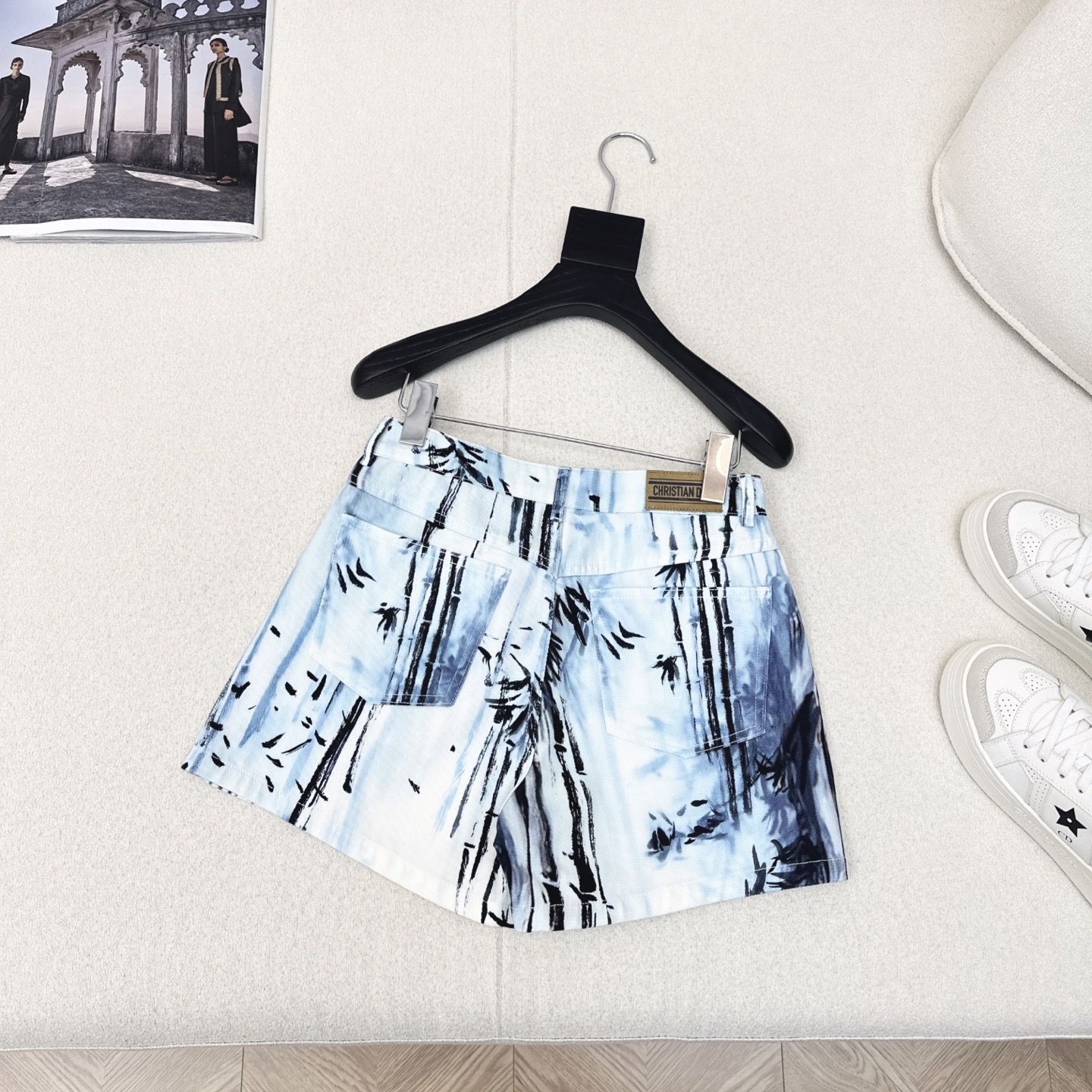 特价🉐️❗️现货齐码❗️不退不换❗️CD 25Ss————春夏最新款度假风印花牛仔短裤 💙度假印花丛林图