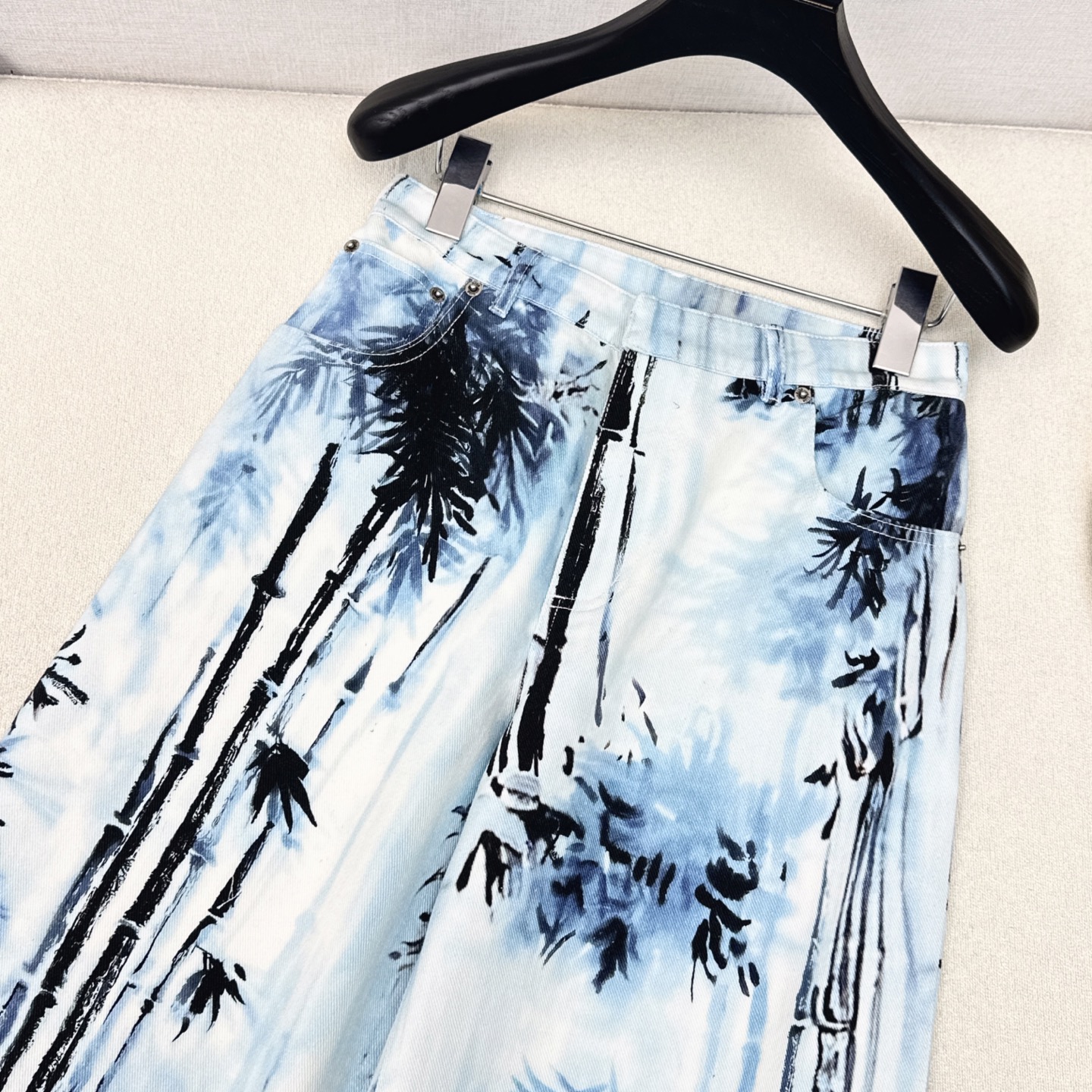 特价🉐️❗️现货齐码❗️不退不换❗️CD 25Ss————春夏最新款度假风印花牛仔长裤 💙度假印花丛林图