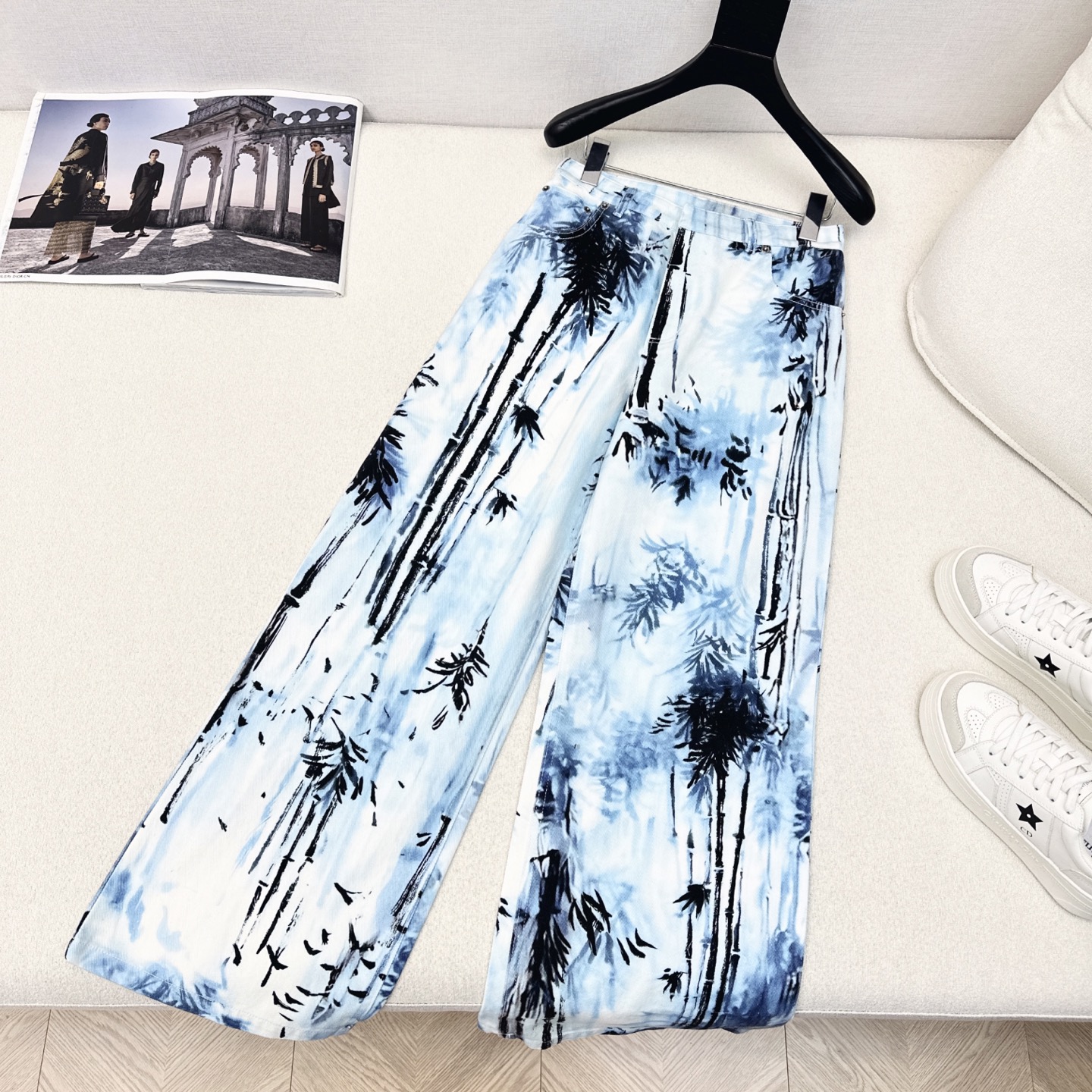 特价🉐️❗️现货齐码❗️不退不换❗️CD 25Ss————春夏最新款度假风印花牛仔长裤 💙度假印花丛林图