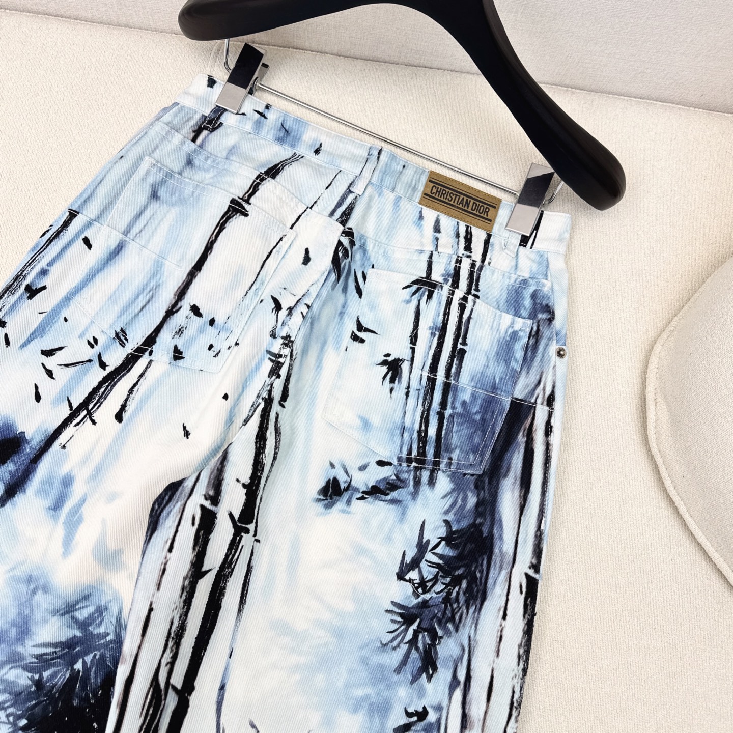 特价🉐️❗️现货齐码❗️不退不换❗️CD 25Ss————春夏最新款度假风印花牛仔长裤 💙度假印花丛林图