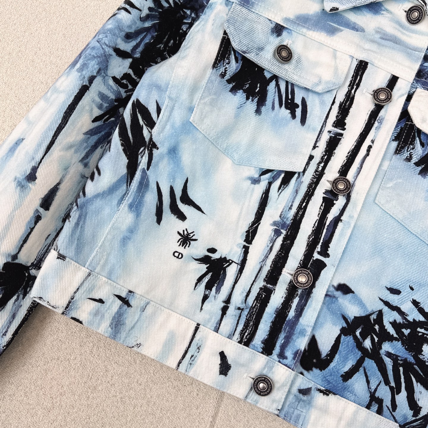 特价🉐️❗️现货齐码❗️不退不换❗️CD 25Ss————春夏最新款度假风印花牛仔翻领夹克外套💙度假印花