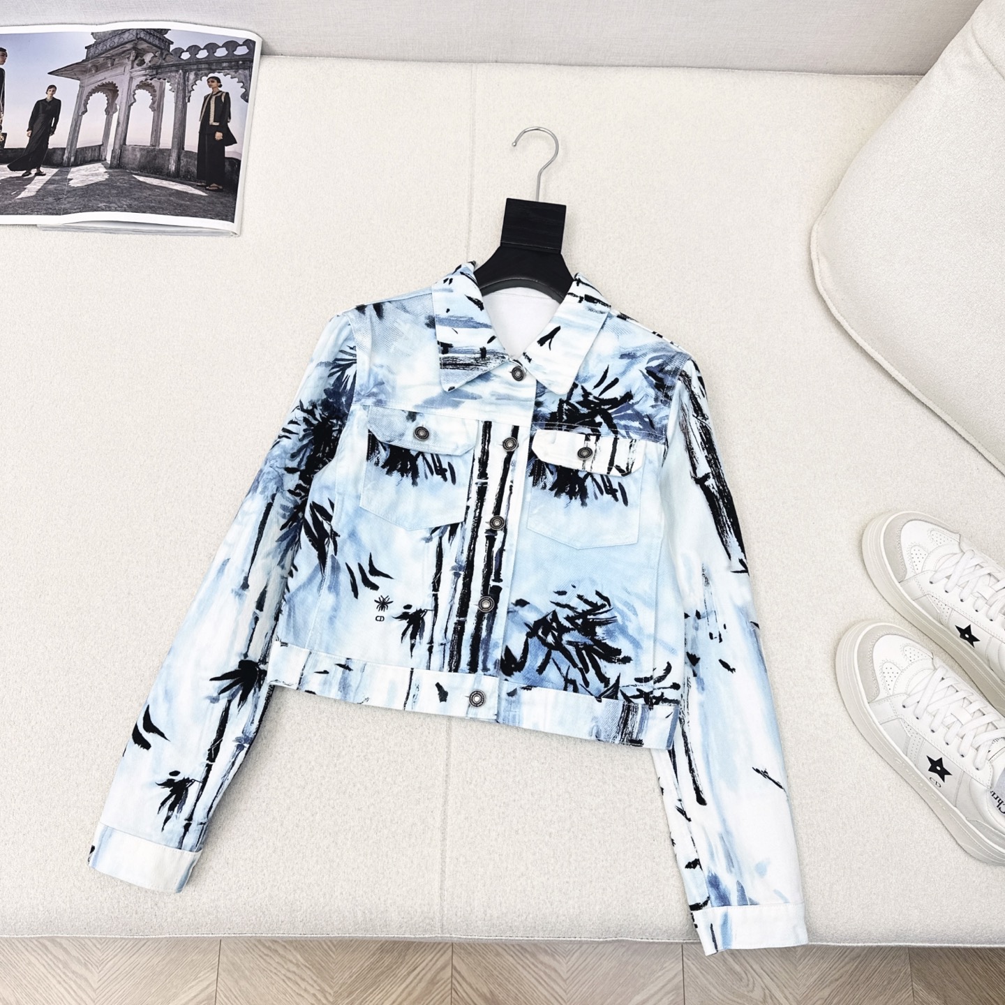 特价🉐️❗️现货齐码❗️不退不换❗️CD 25Ss————春夏最新款度假风印花牛仔翻领夹克外套💙度假印花