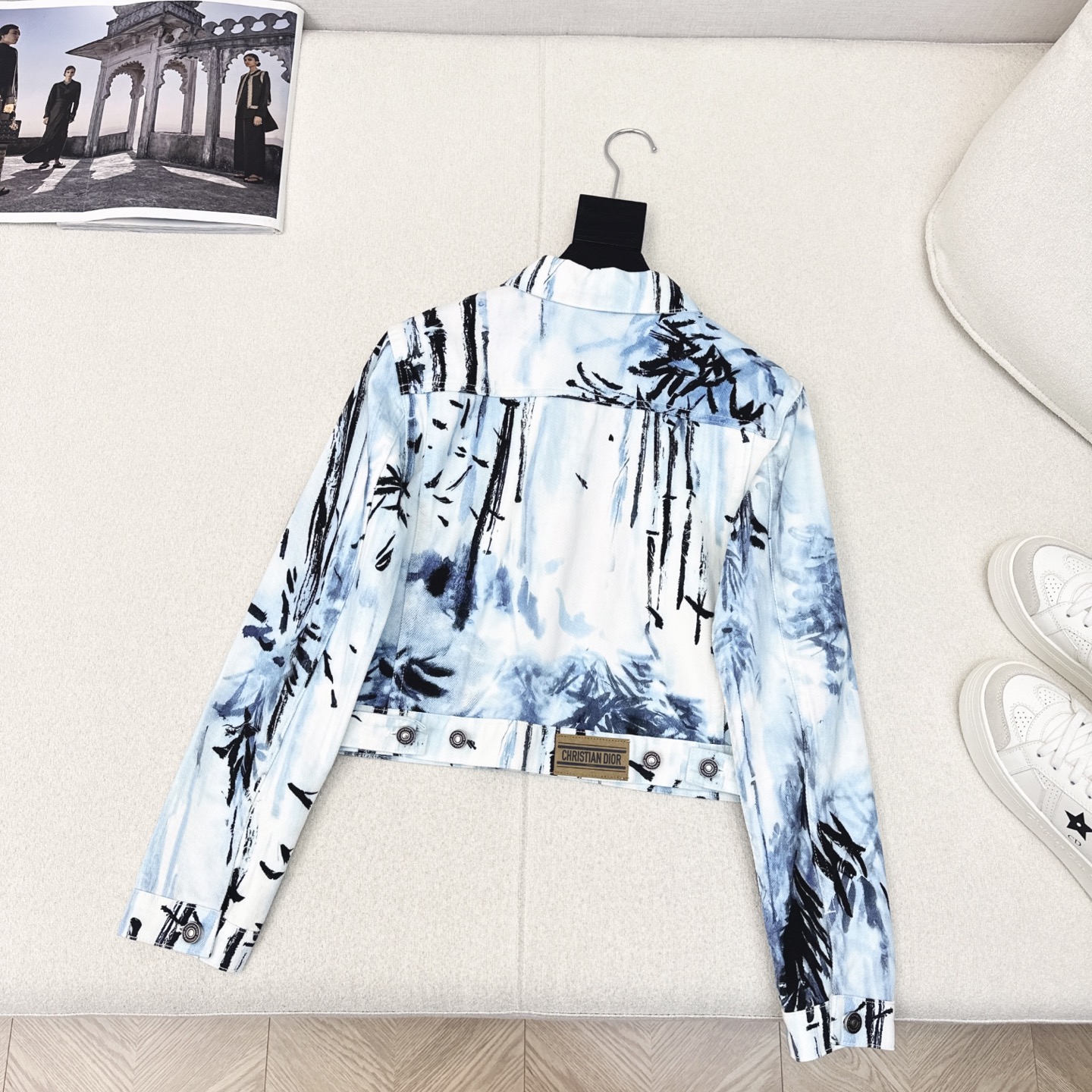 特价🉐️❗️现货齐码❗️不退不换❗️CD 25Ss————春夏最新款度假风印花牛仔翻领夹克外套💙度假印花