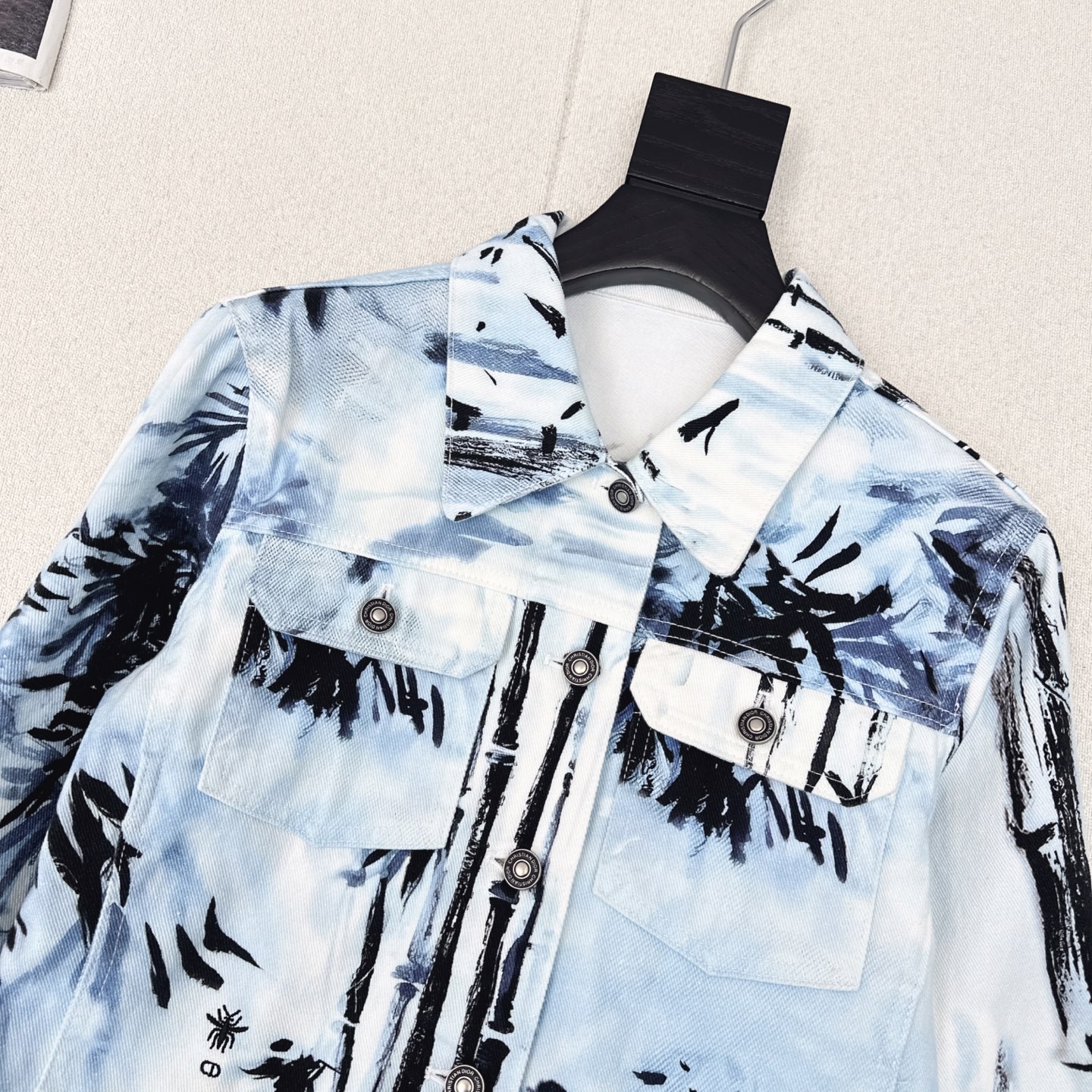 特价🉐️❗️现货齐码❗️不退不换❗️CD 25Ss————春夏最新款度假风印花牛仔翻领夹克外套💙度假印花