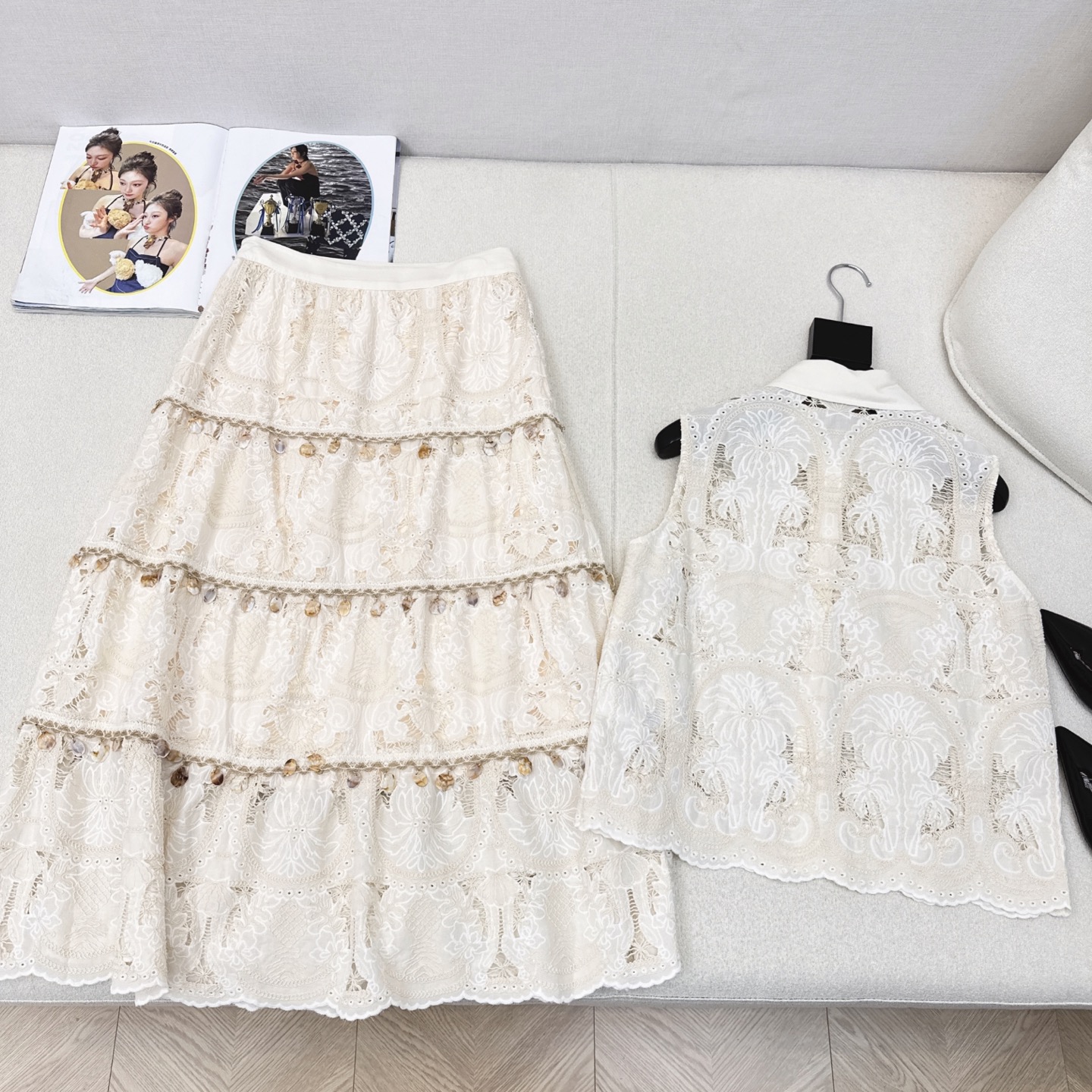 Fashion Summary: VLTN 25Ss Launch – Stylish Summer in Paris with Exclusive Shirt and Half-Skirt - 图片 8