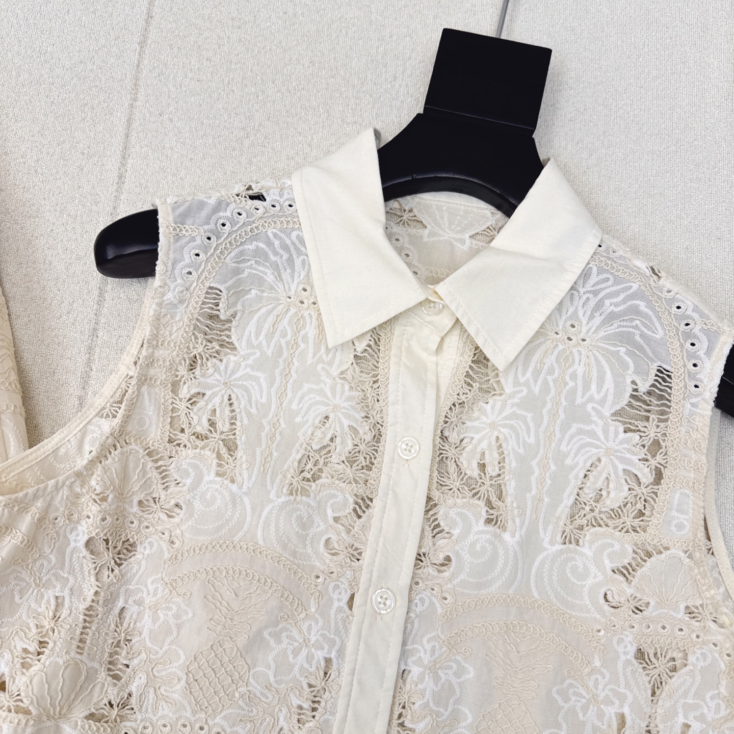 Fashion Summary: VLTN 25Ss Launch – Stylish Summer in Paris with Exclusive Shirt and Half-Skirt - 图片 4