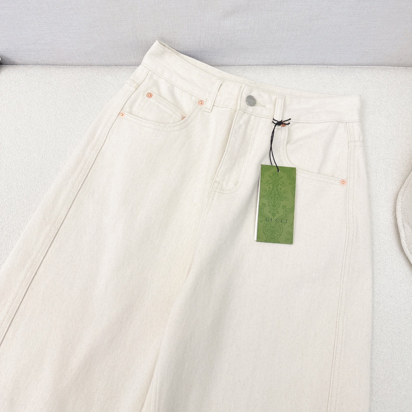 GU 26Ss———早秋新款走秀款阔腿直筒牛仔裤 🤍简直就是行走的显长腿神器 直筒的版型 不挑人又百搭 