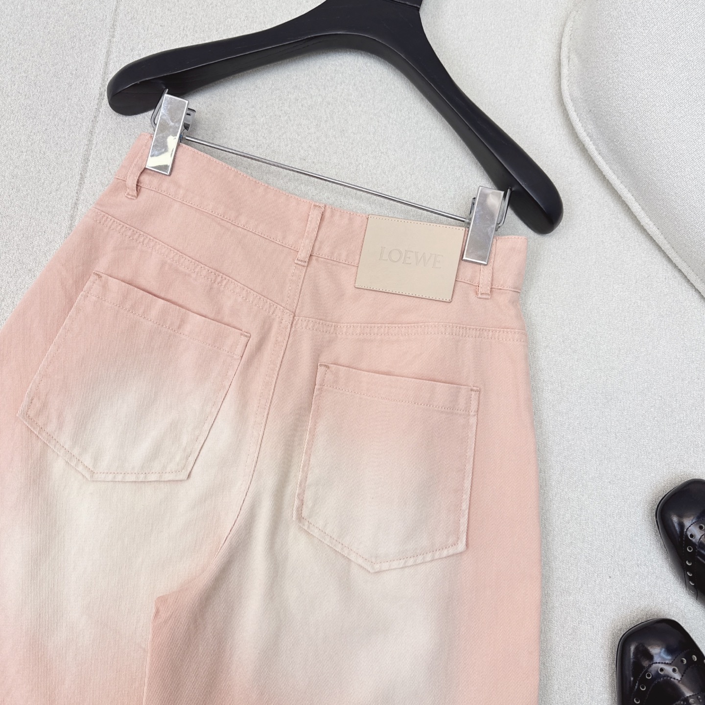 特价🉐️❗️现货齐码❗️不退不换❗️爆单款推荐 Loe 25Ss————春夏最新款海岛度假系列套装🤍小短