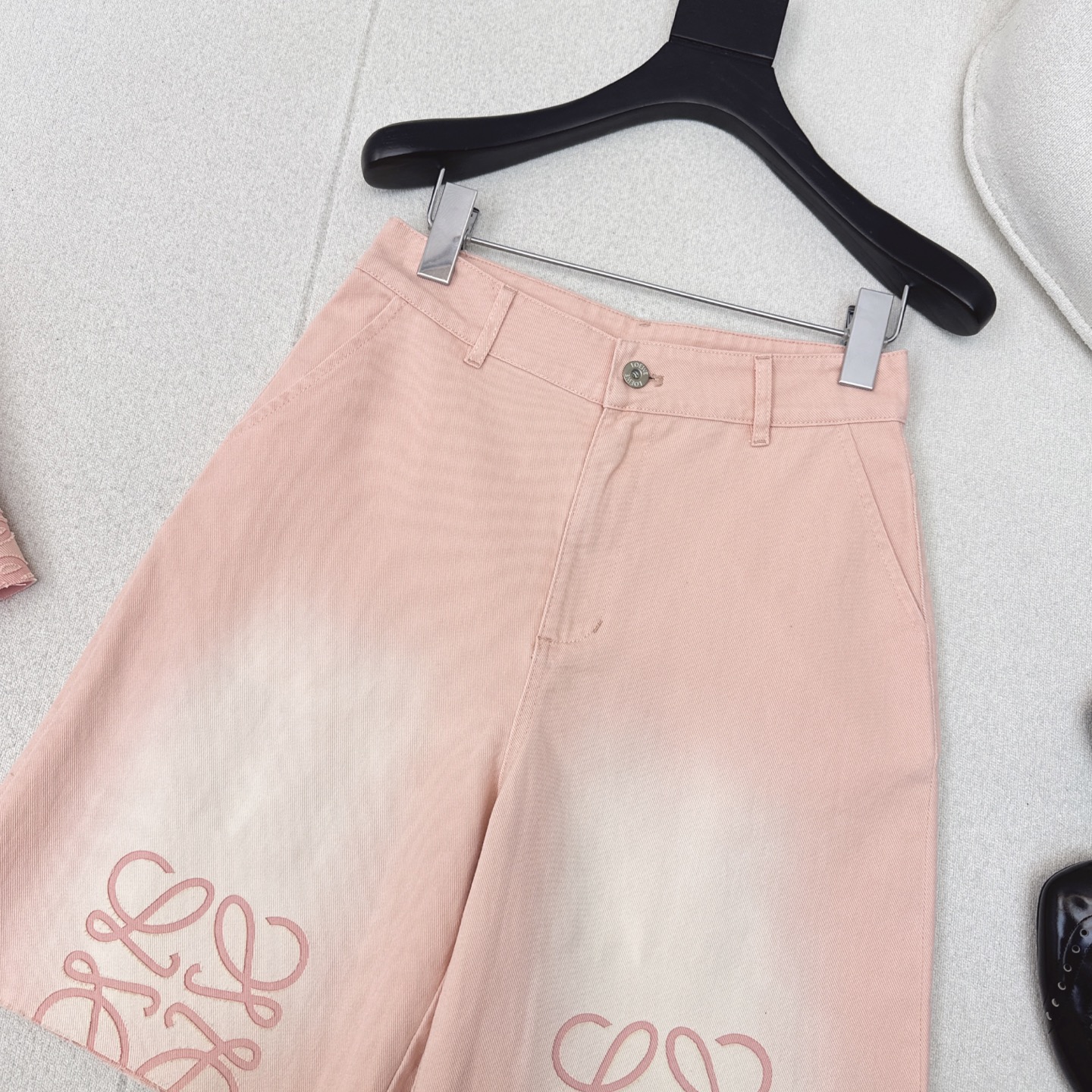 特价🉐️❗️现货齐码❗️不退不换❗️爆单款推荐 Loe 25Ss————春夏最新款海岛度假系列套装🤍小短