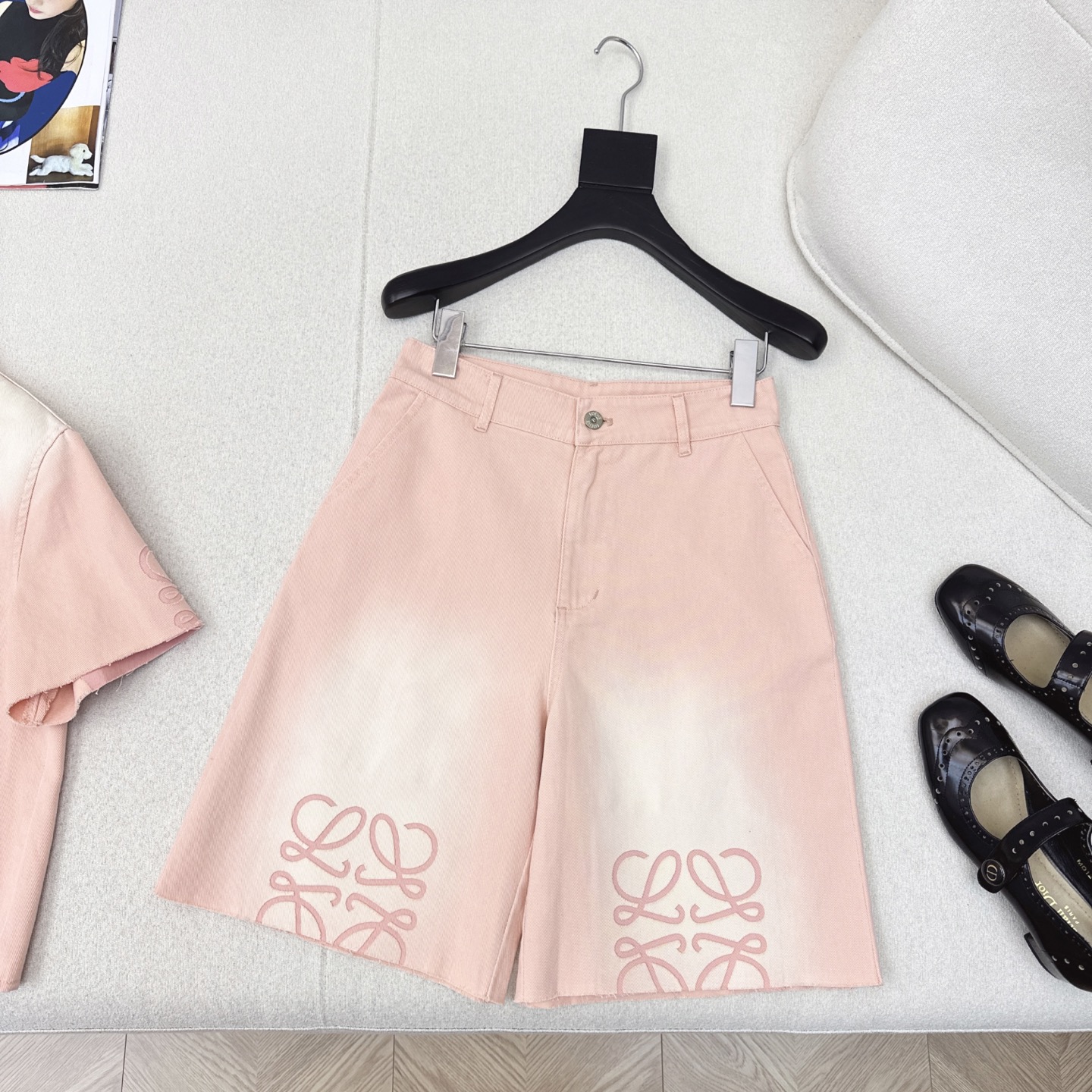 特价🉐️❗️现货齐码❗️不退不换❗️爆单款推荐 Loe 25Ss————春夏最新款海岛度假系列套装🤍小短