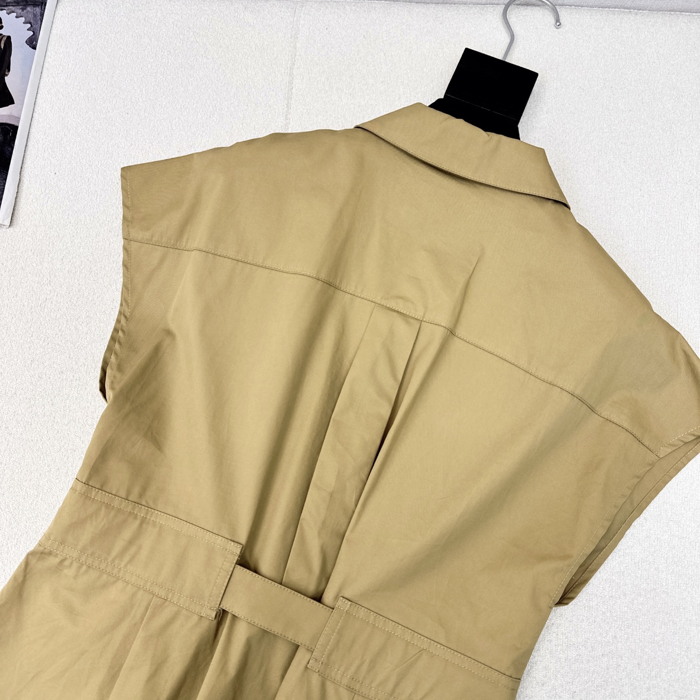 特价🉐️ ❗️现货齐码❗️不退不换❗️CD 25Ss————春夏最新款翻领落肩收腰连衣裙 🤎定制纯棉面料