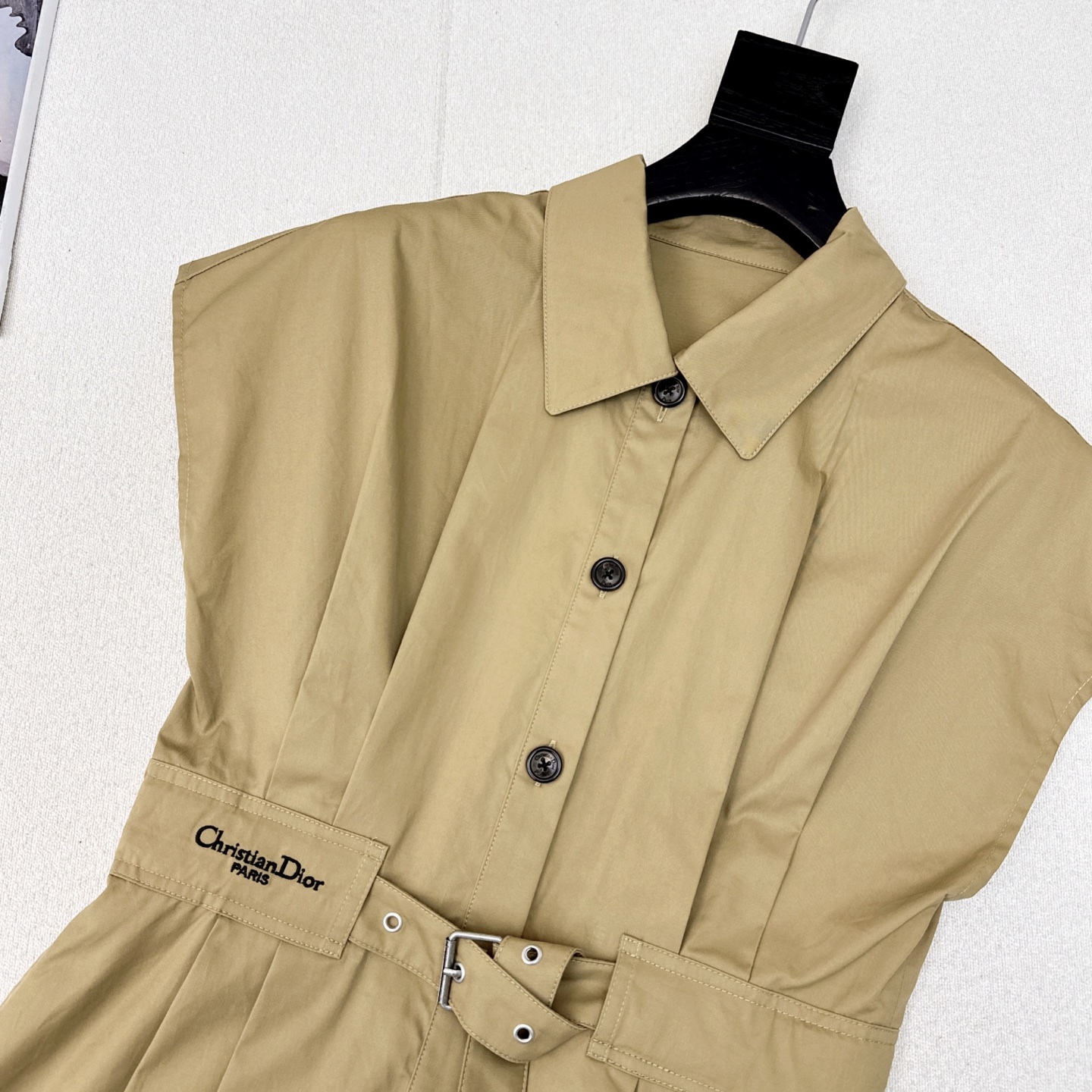 特价🉐️ ❗️现货齐码❗️不退不换❗️CD 25Ss————春夏最新款翻领落肩收腰连衣裙 🤎定制纯棉面料