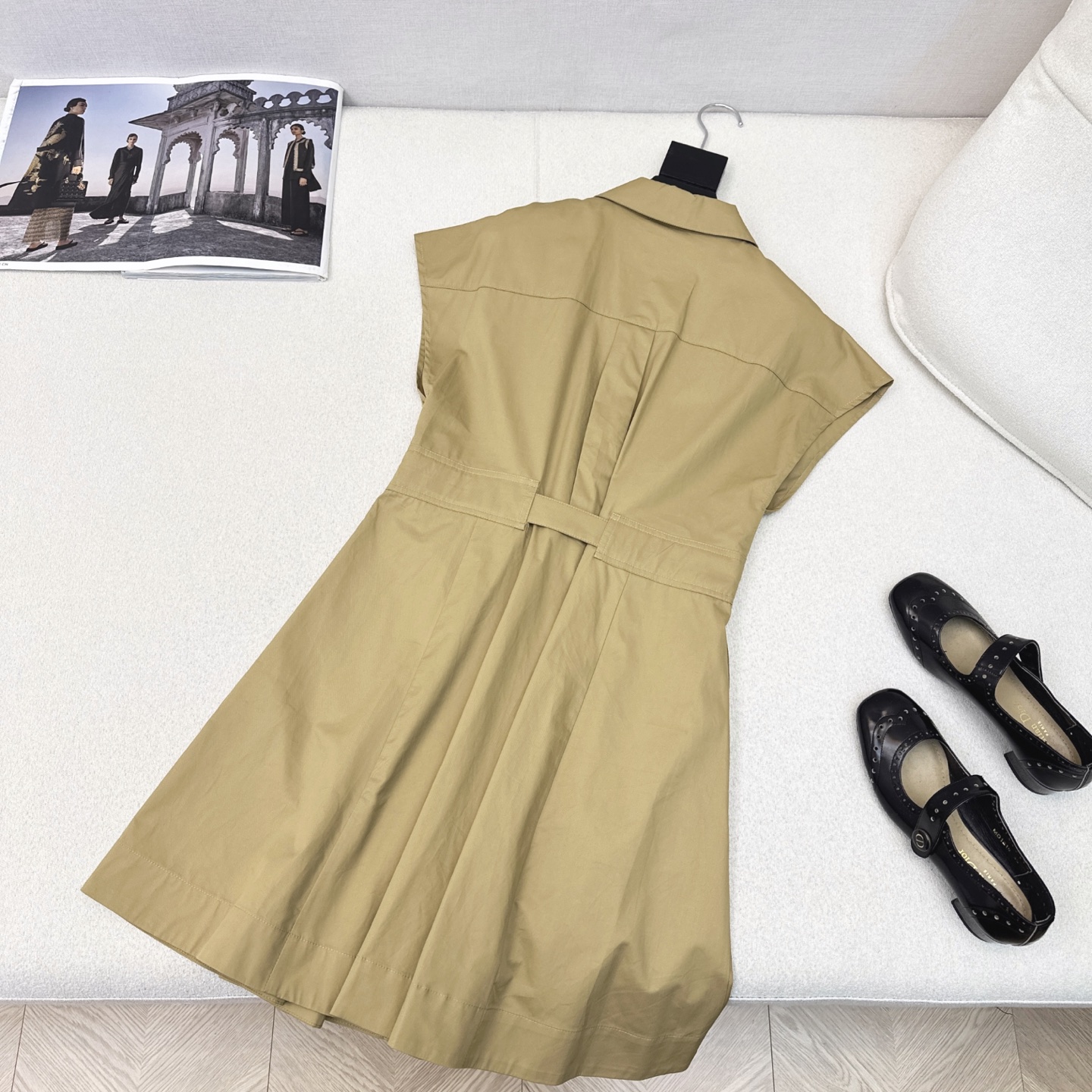特价🉐️ ❗️现货齐码❗️不退不换❗️CD 25Ss————春夏最新款翻领落肩收腰连衣裙 🤎定制纯棉面料