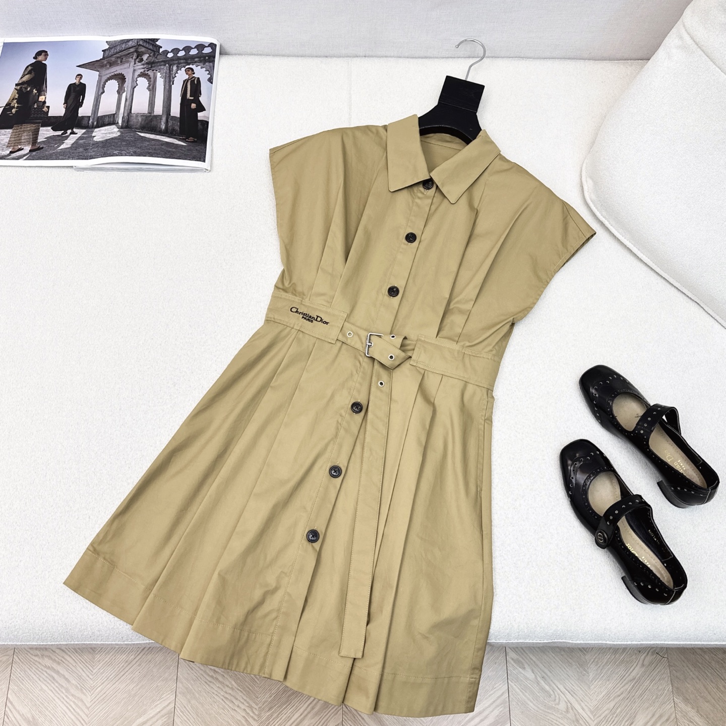 特价🉐️ ❗️现货齐码❗️不退不换❗️CD 25Ss————春夏最新款翻领落肩收腰连衣裙 🤎定制纯棉面料