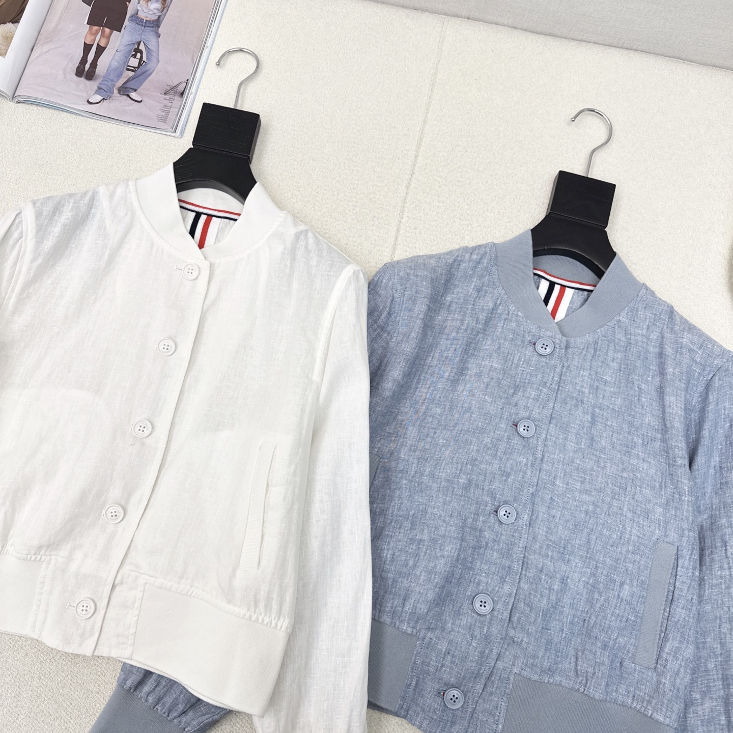 特价🉐️❗️蓝色SML❗️不退不换❗️TB 25Ss—————早秋最新款经典撞色织带拼接夹克外套🩵随性又